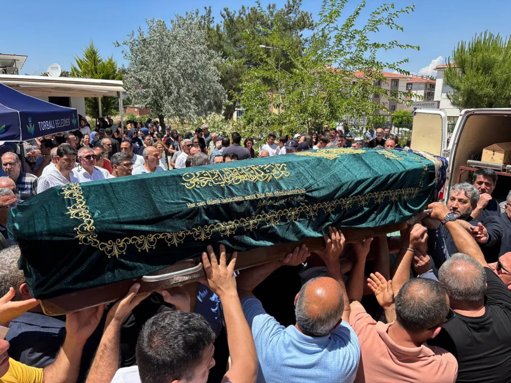 Irmak öğretmen gözyaşlarıyla toprağa verildi