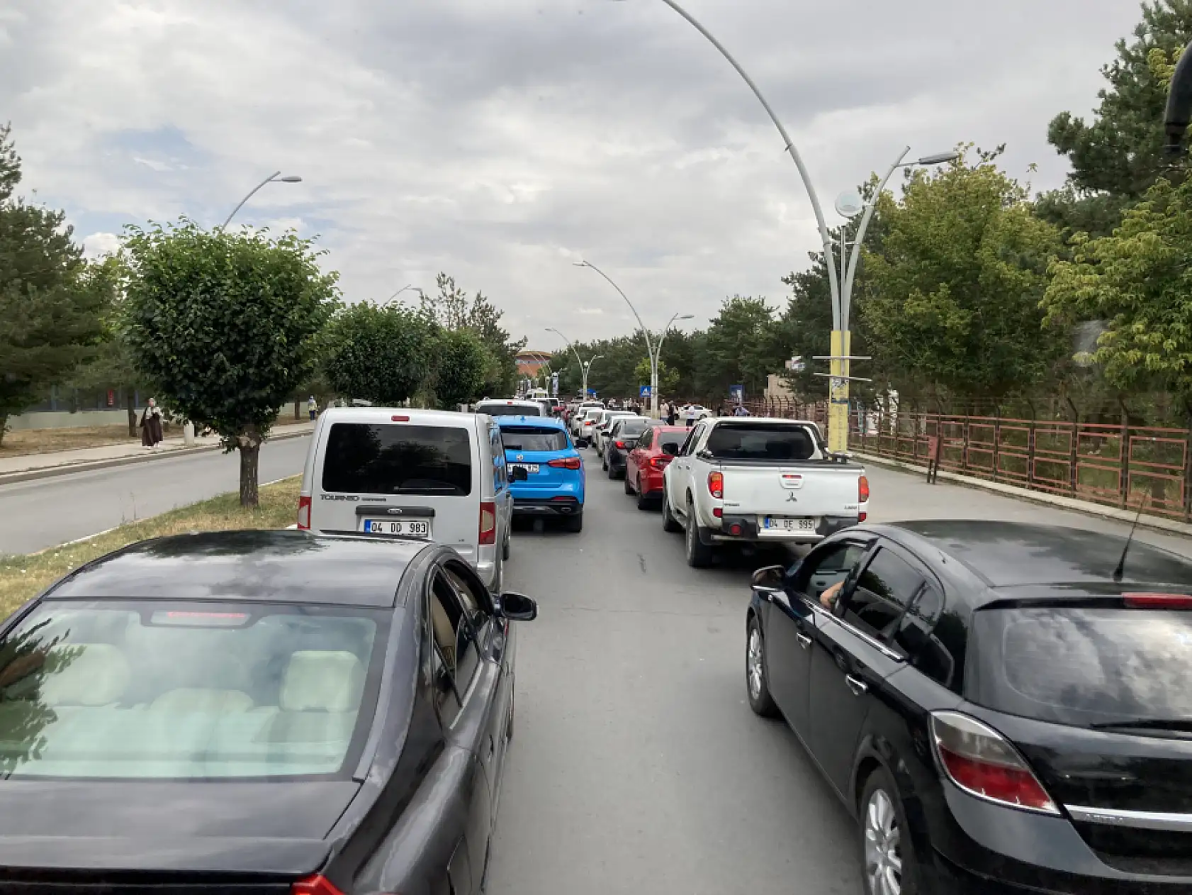 KPSS trafiği Ağrı'da yolları kilitledi: Sürücüler santim santim ilerledi
