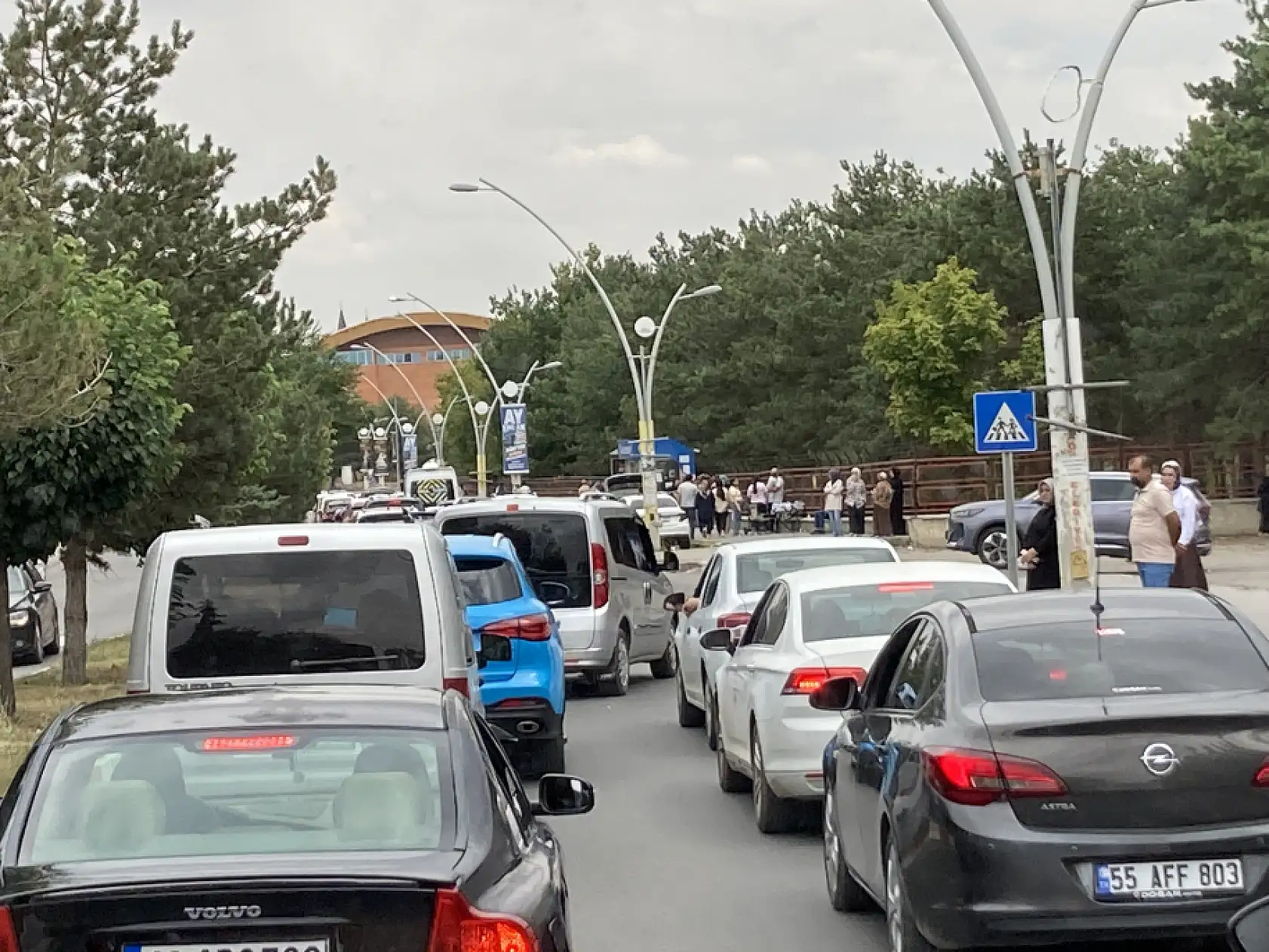 KPSS trafiği Ağrı'da yolları kilitledi: Sürücüler santim santim ilerledi