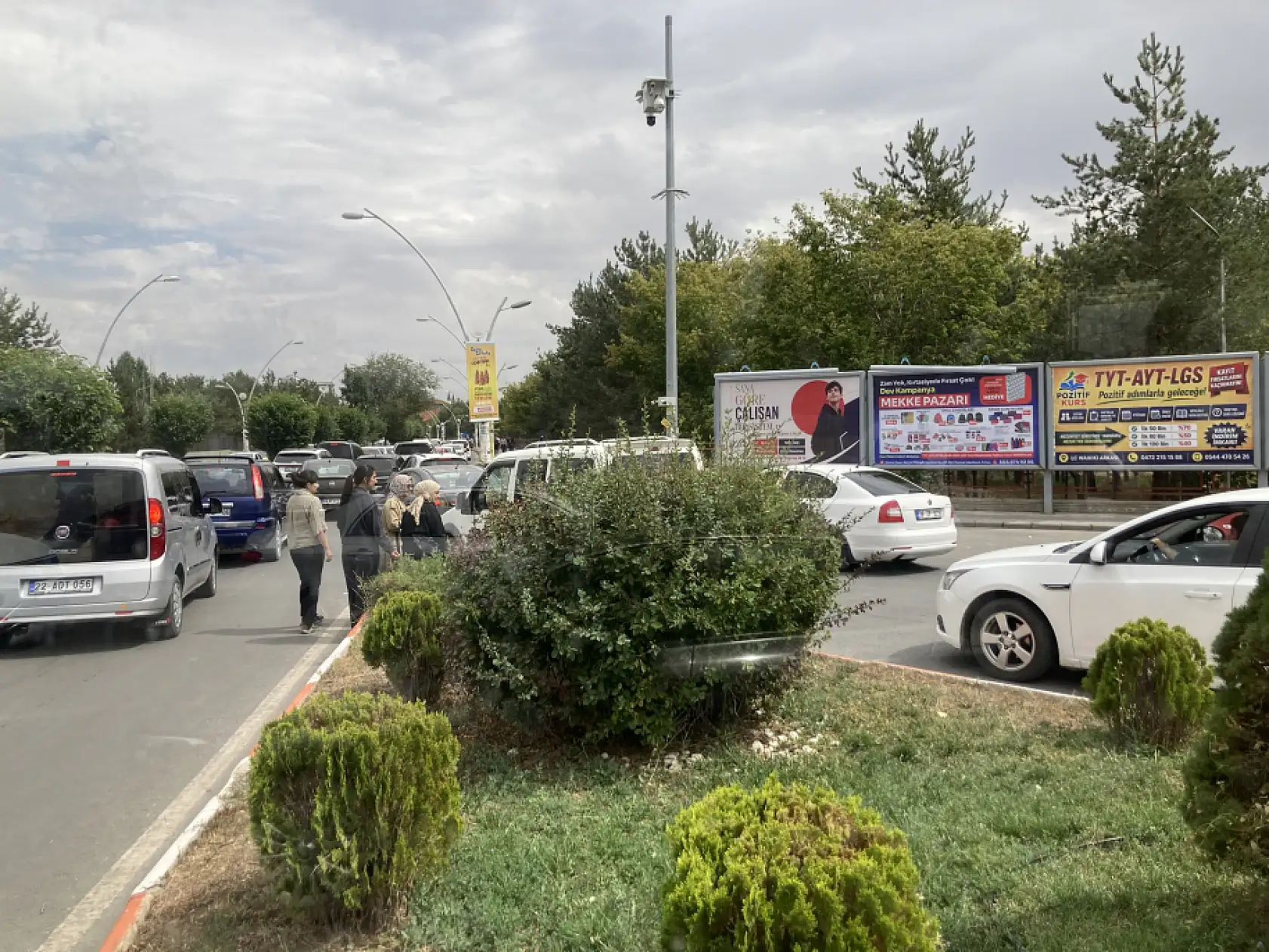 KPSS trafiği Ağrı'da yolları kilitledi: Sürücüler santim santim ilerledi