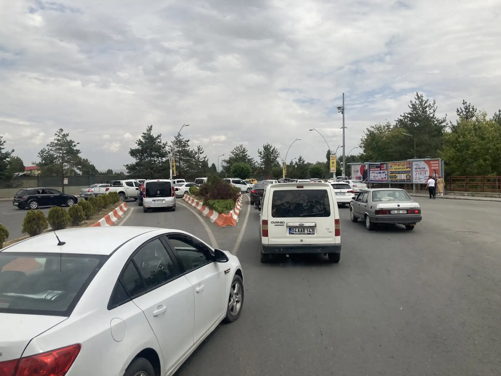 KPSS trafiği Ağrı'da yolları kilitledi: Sürücüler santim santim ilerledi