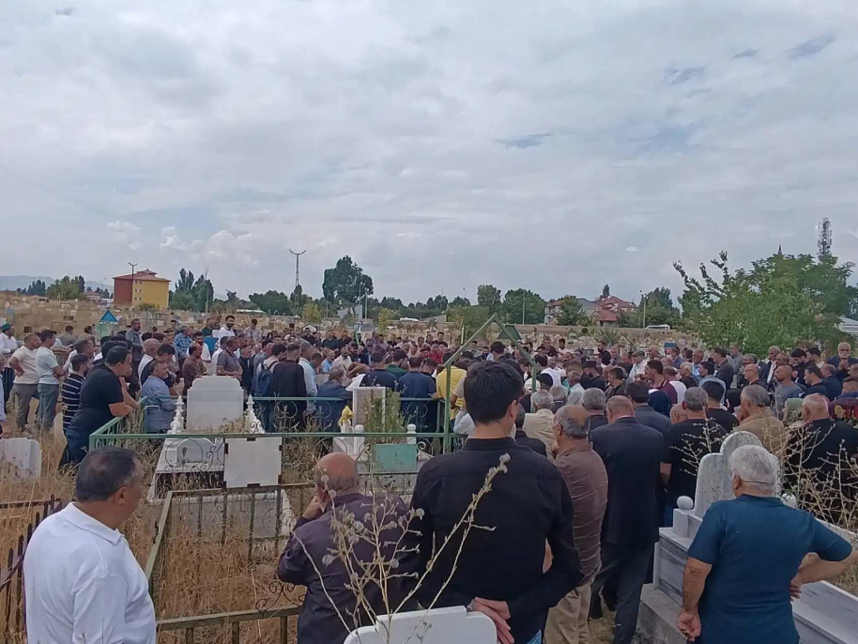 Ağrı, Belediye Eşbaşkanı Memet Akkuş'u gözyaşlarıyla uğurladı