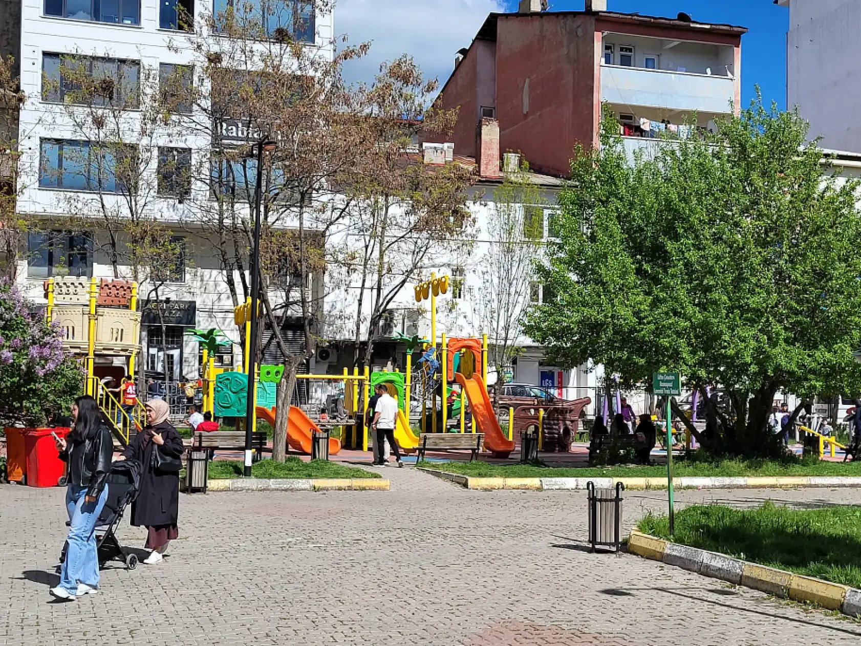 Ağrı'nın kalbinde yeşil kaçış noktası: 100. Yıl Parkı dolup taşıyor