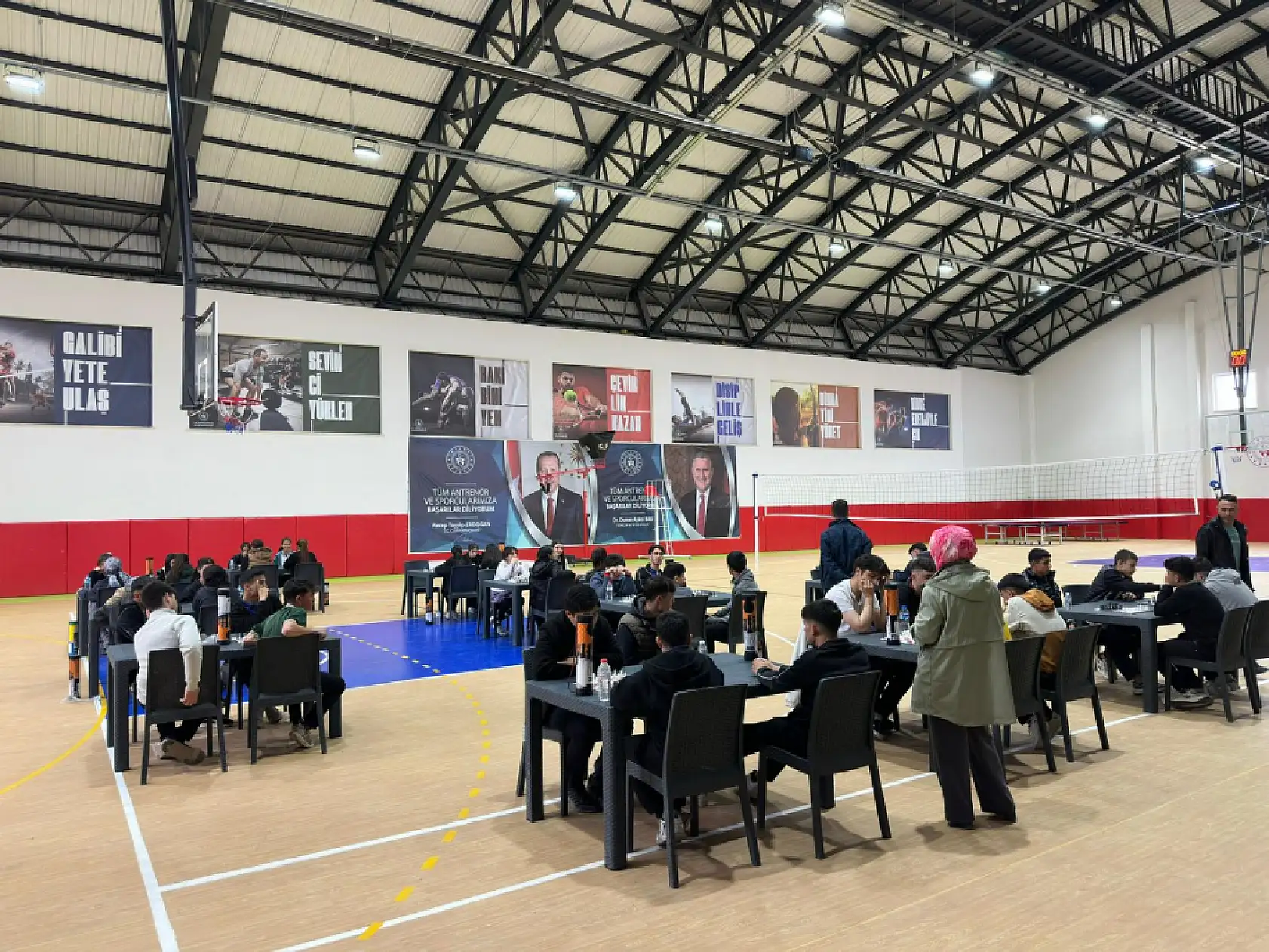 Doğubayazıt'ta satranç heyecanı! Dereceye giren okullar belli oldu