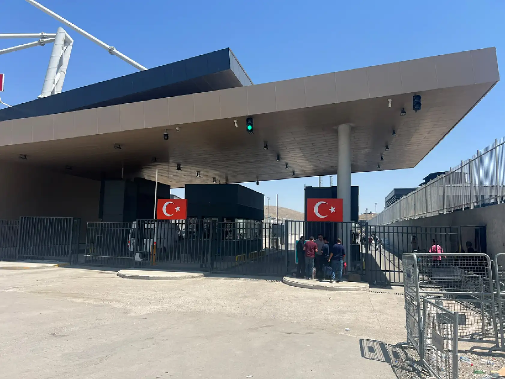 Savaş Ağrı'da günübirlikçileri durduramadı