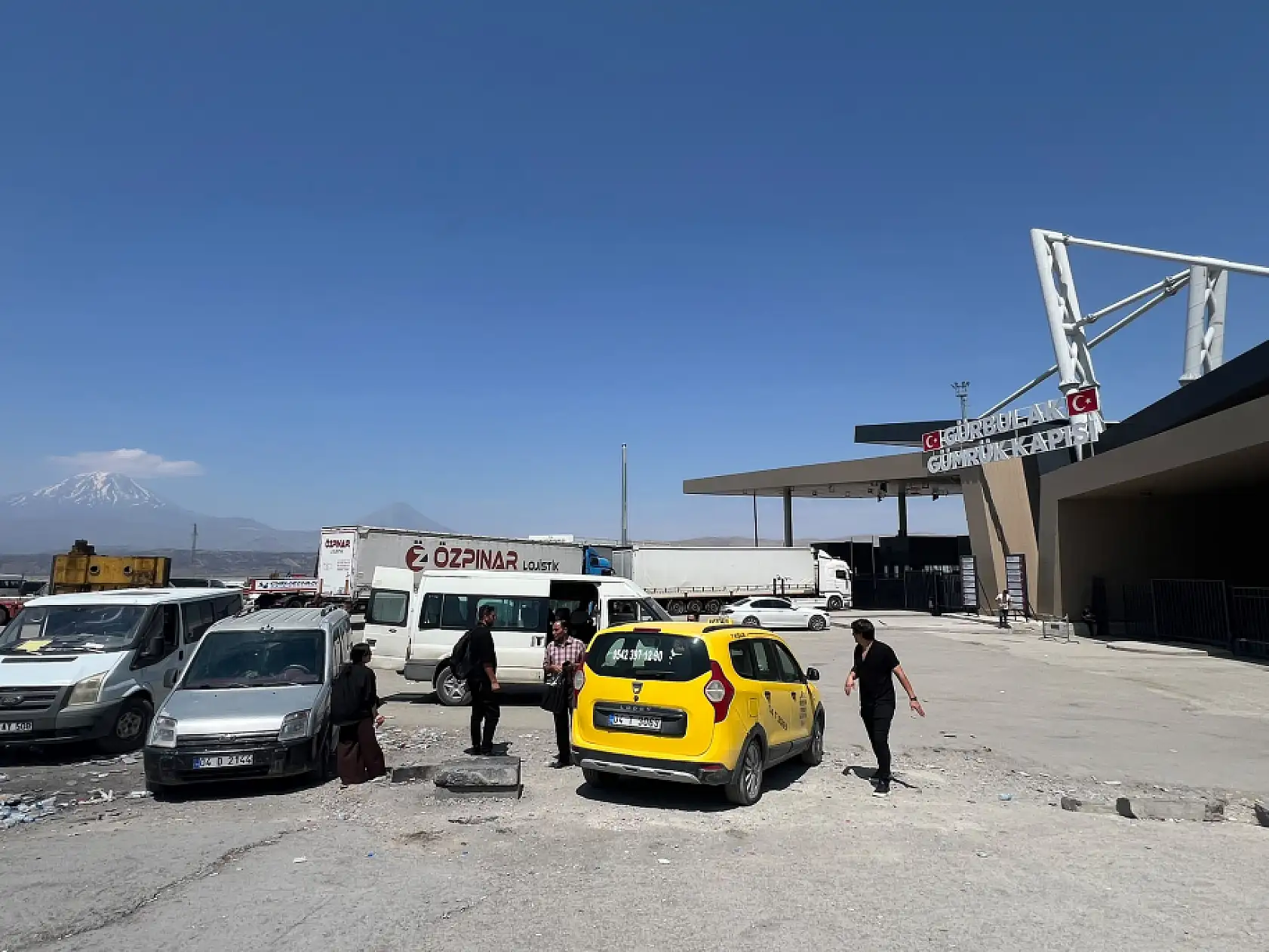 Savaş Ağrı'da günübirlikçileri durduramadı