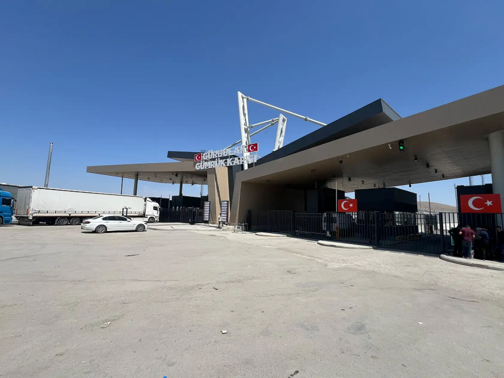 Savaş Ağrı'da günübirlikçileri durduramadı