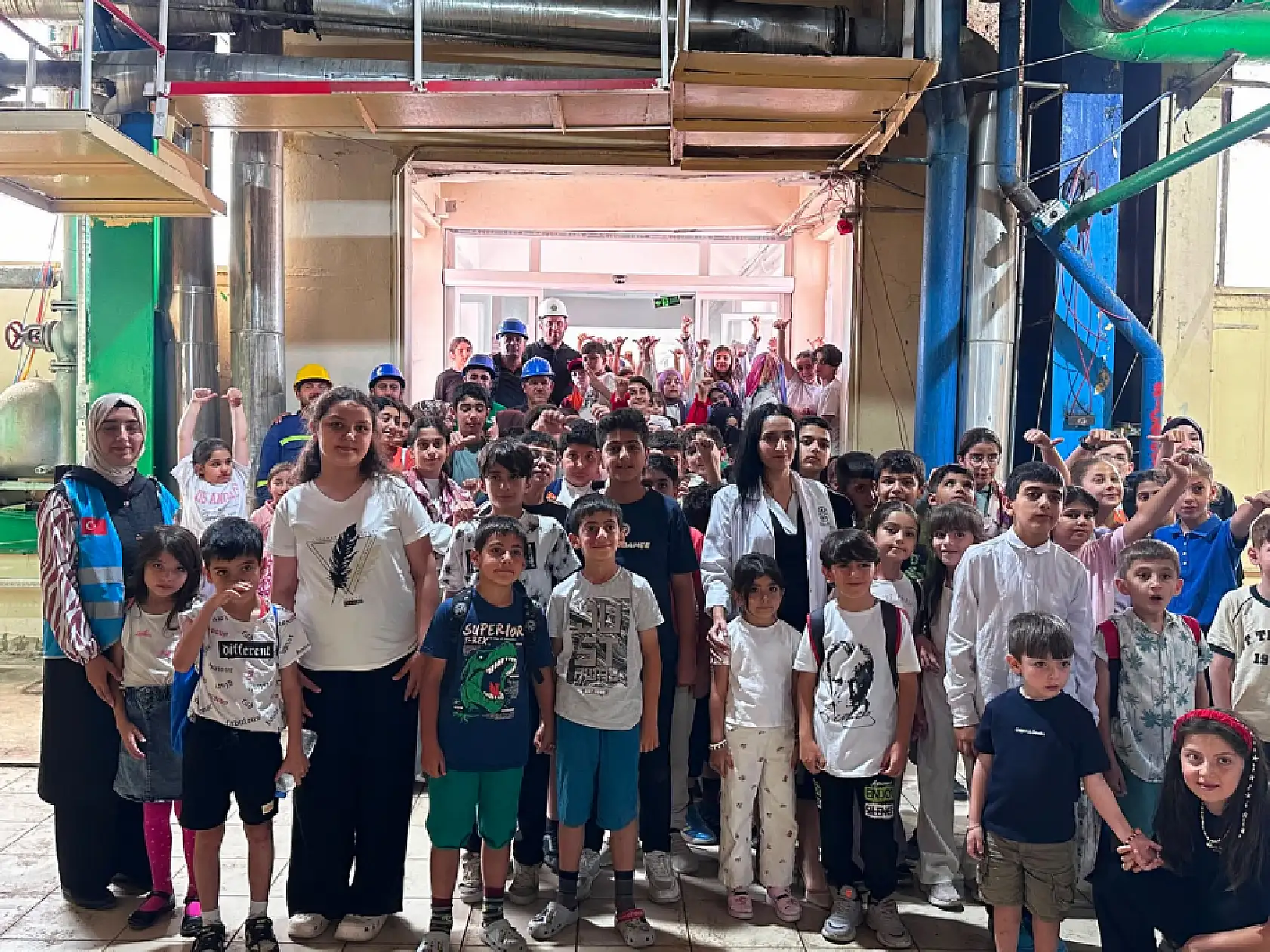 TÜGVA Ağrı Yaz Okulu öğrencileri şeker fabrikasında üretimi yerinde öğrendi