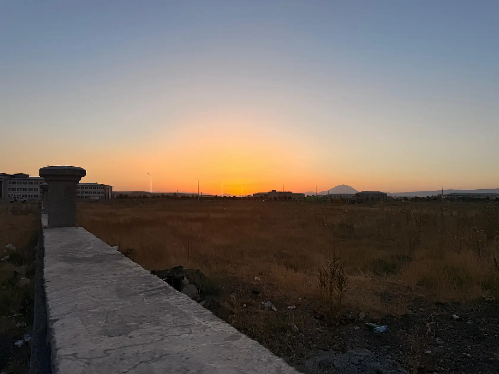 Ağrı'da gün batımının eşsiz tonu gökyüzünü kapladı