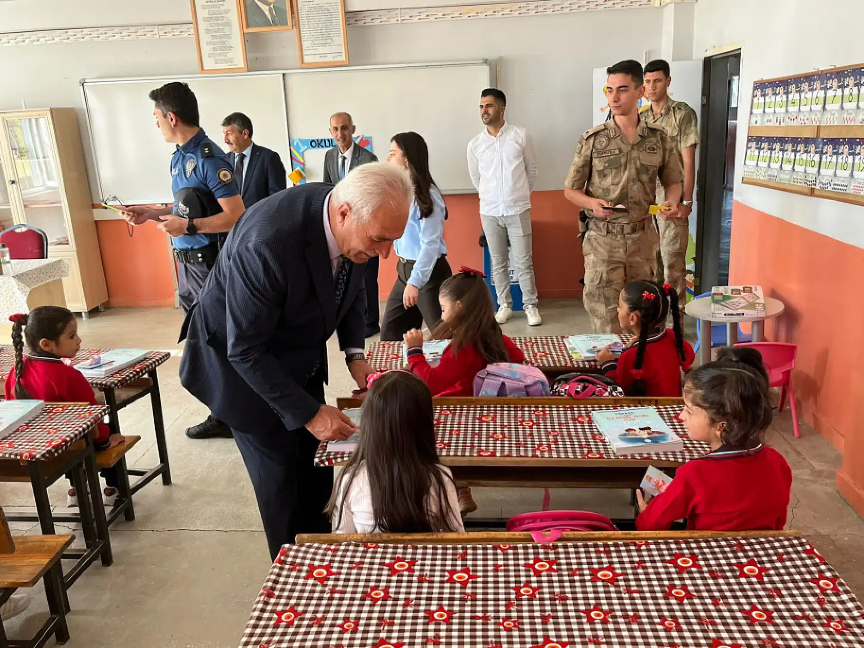 Eleşkirt'te eğitim-öğretim yılı Esentepe İlkokulu'nda coşkuyla başladı