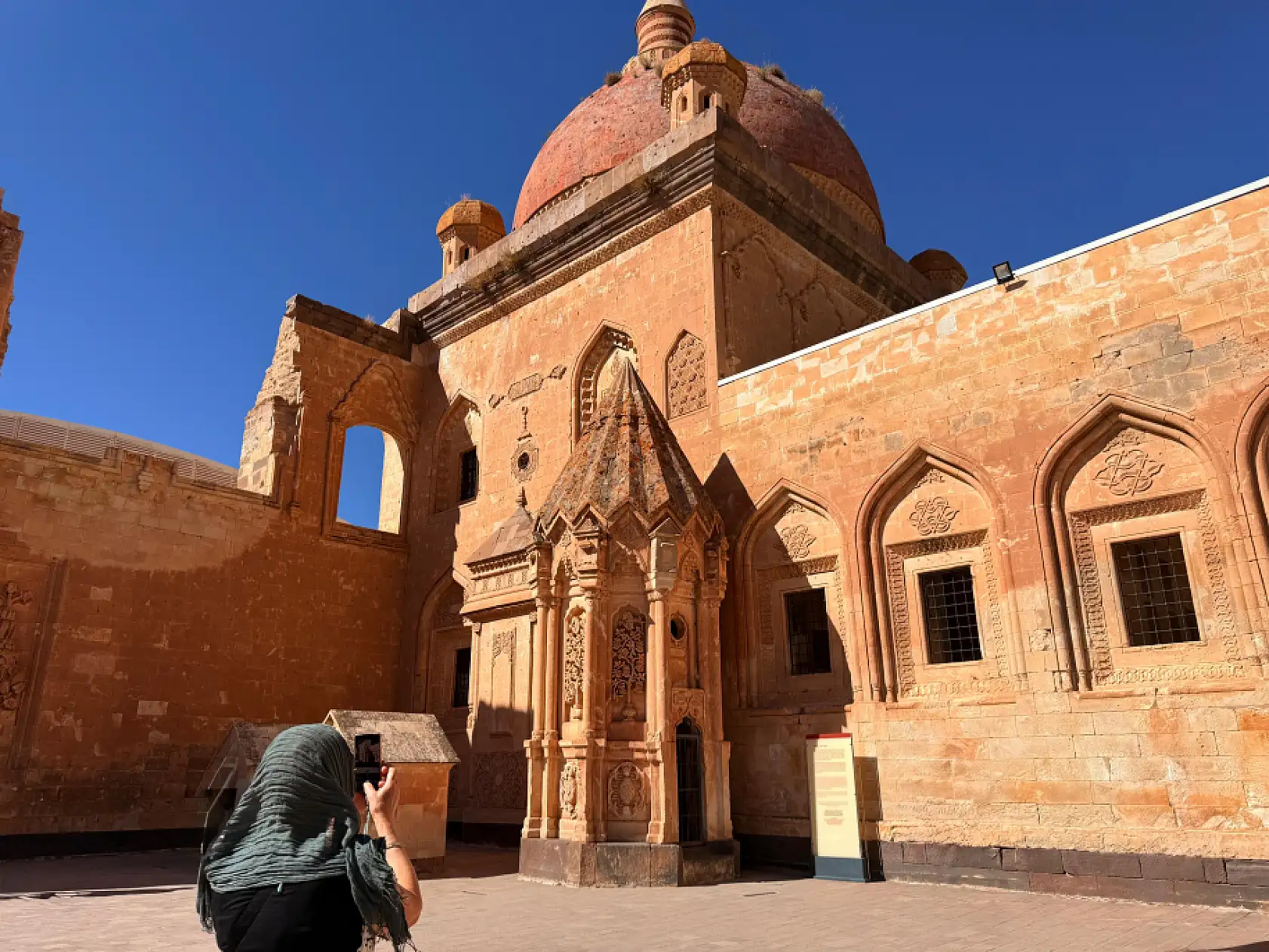 Turistlerin gözdesi olan saray, bu kez çiftlerin uğrak noktası oldu