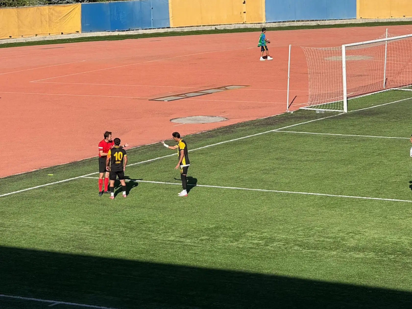Ağrı Spor'un gençleri evinde güldü