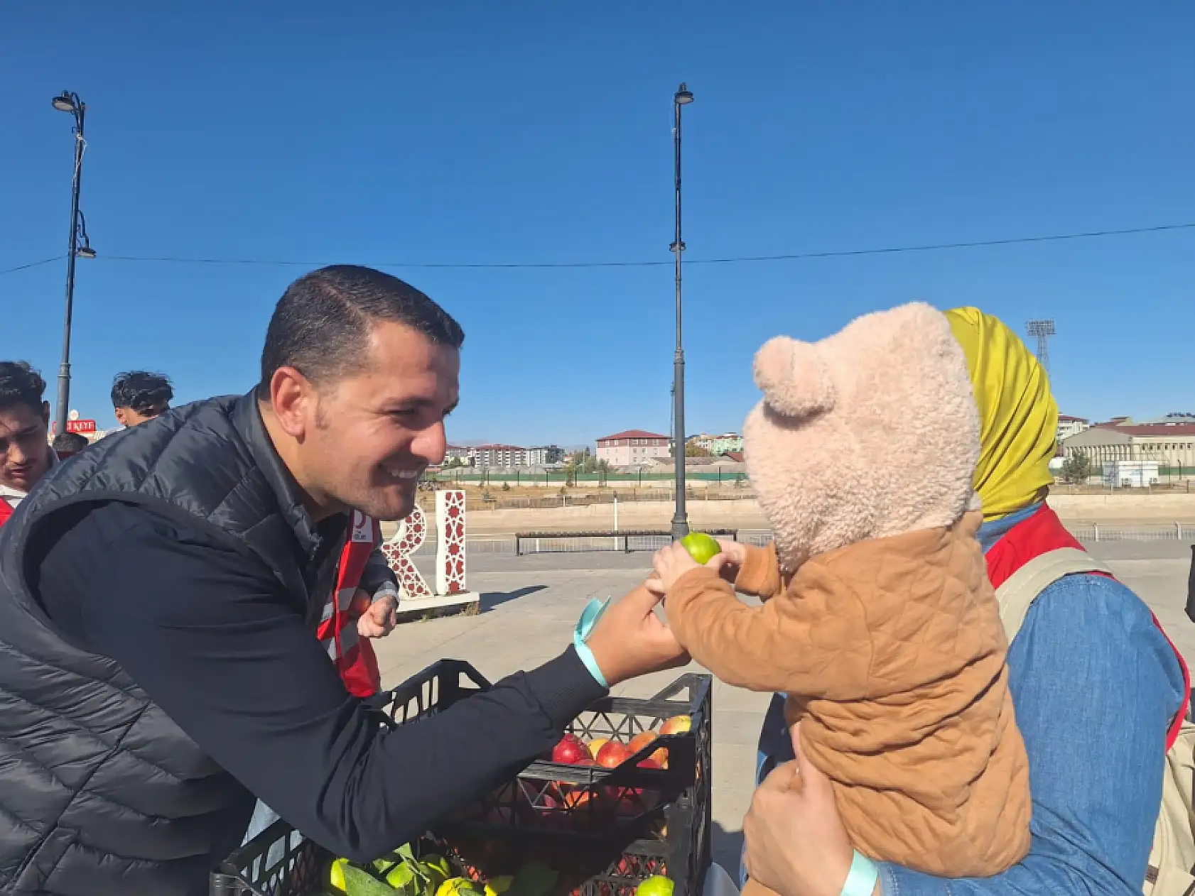 Ağrı'da mavi kurdeleli yürüyüş: Kızılay'dan hem sağlık hem dayanışma mesajı
