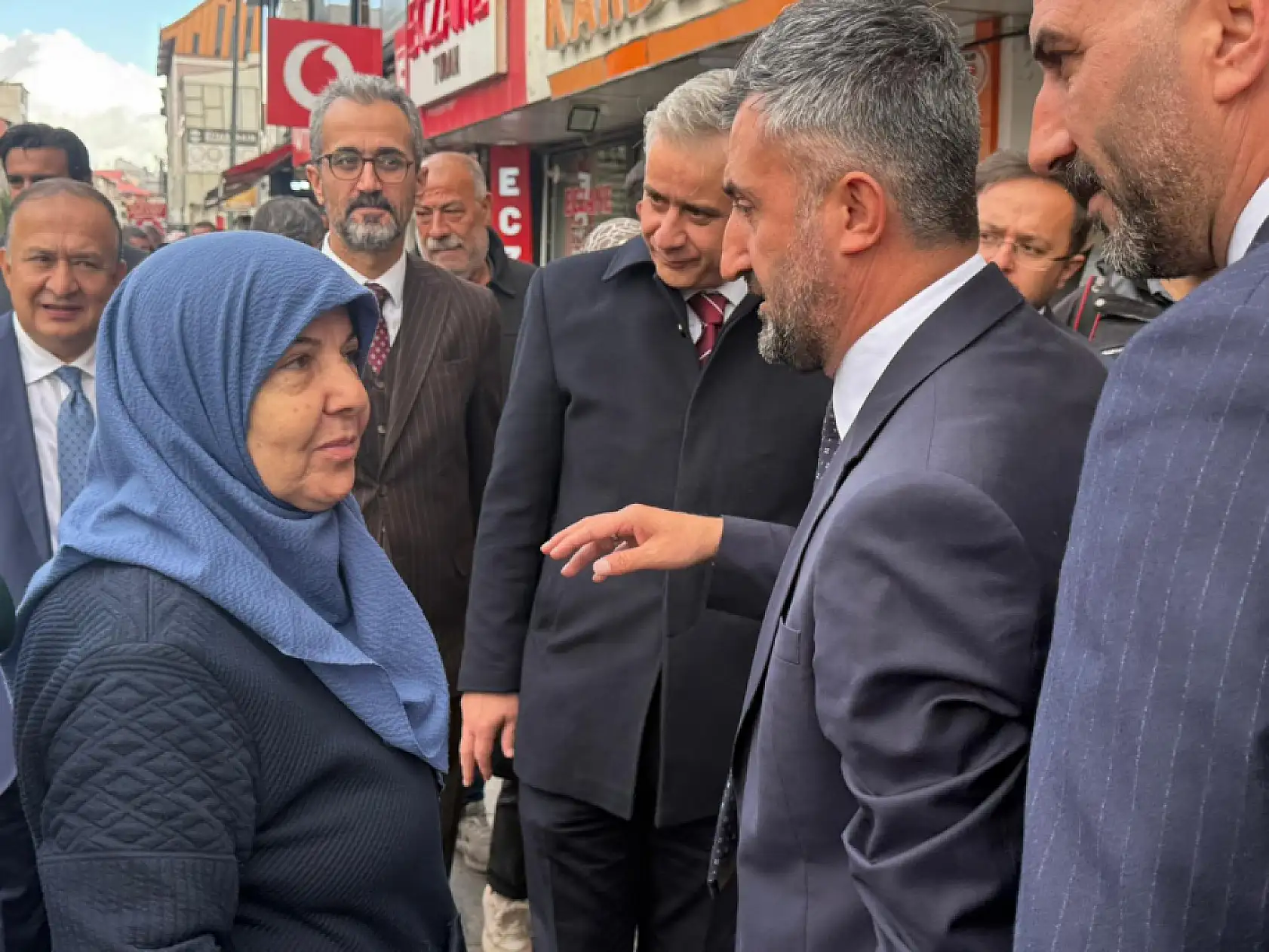 AK Parti Genel Başkan Yardımcısı Yalçın, Ağrı'da esnafın nabzını tuttu