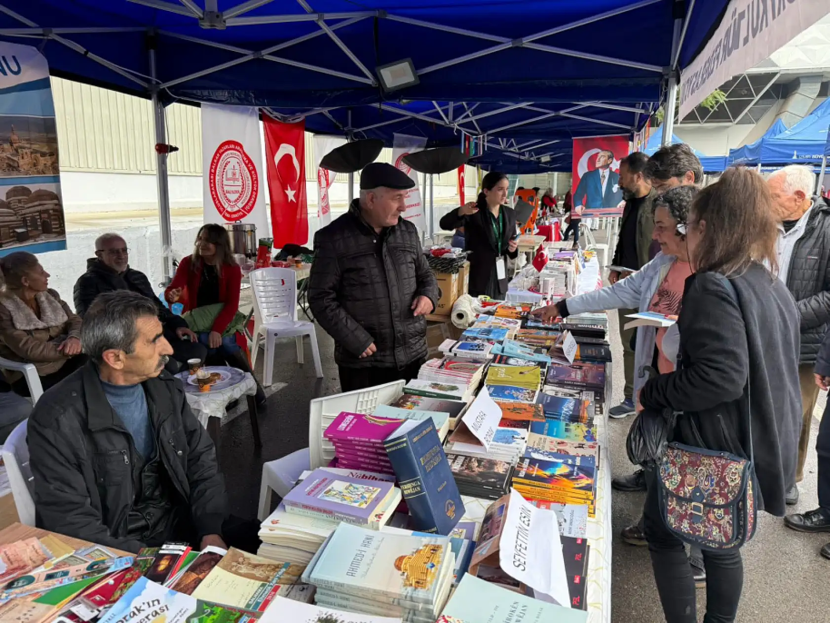 Ağrı'nın yazarları İzmir'de okurlarıyla buluştu