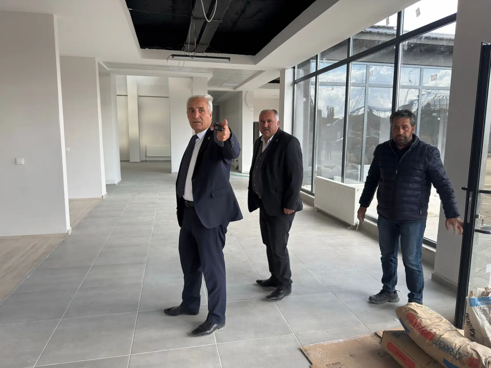 Eleşkirt Belediyesi, kendi kaynaklarıyla inşa ettiği yeni otogarda sona yaklaşıyor