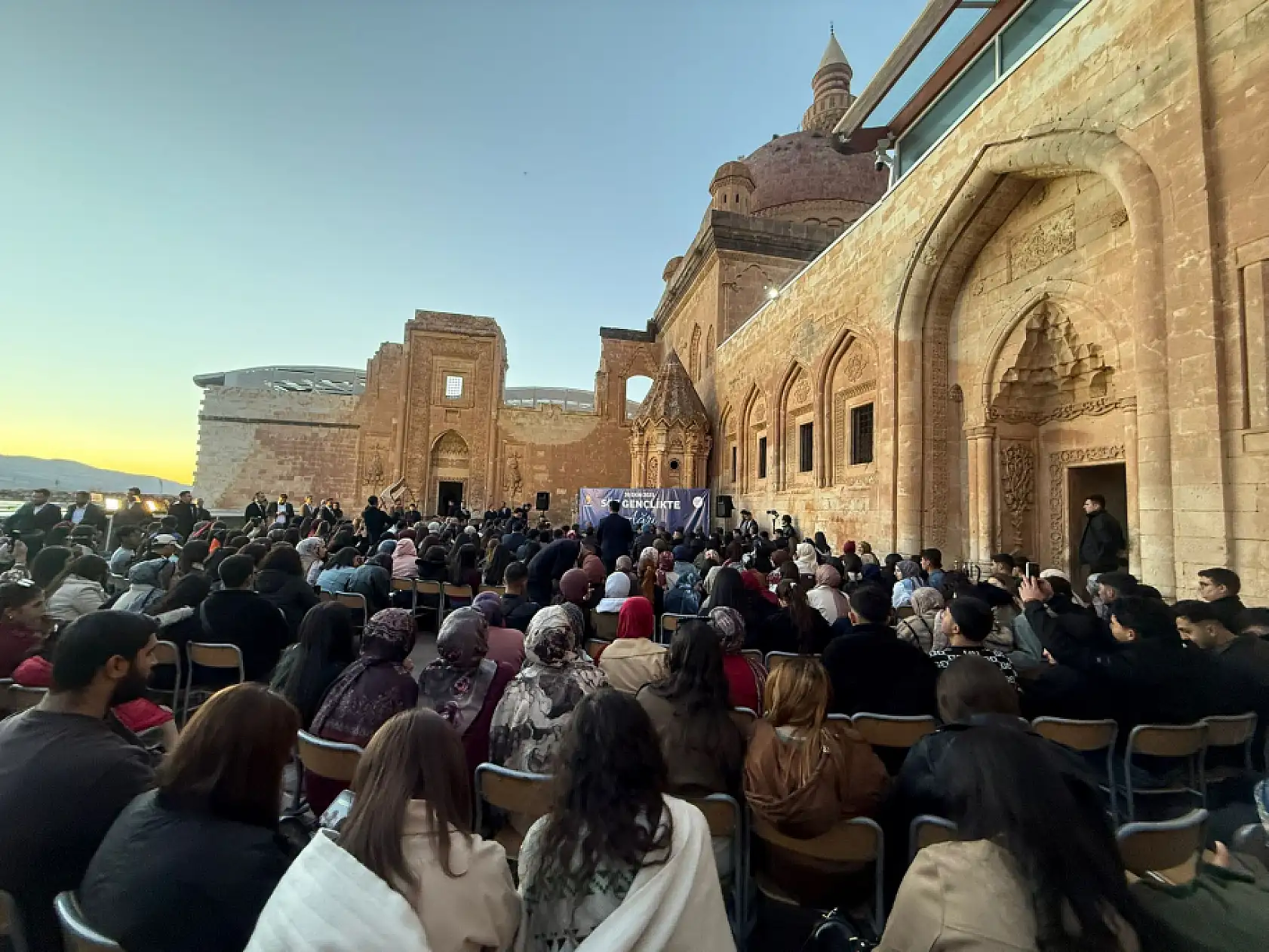 'Söz Gençlikte Ağrı', gençlik buluşmasına İshak Paşa Sarayı ev sahipliği yaptı