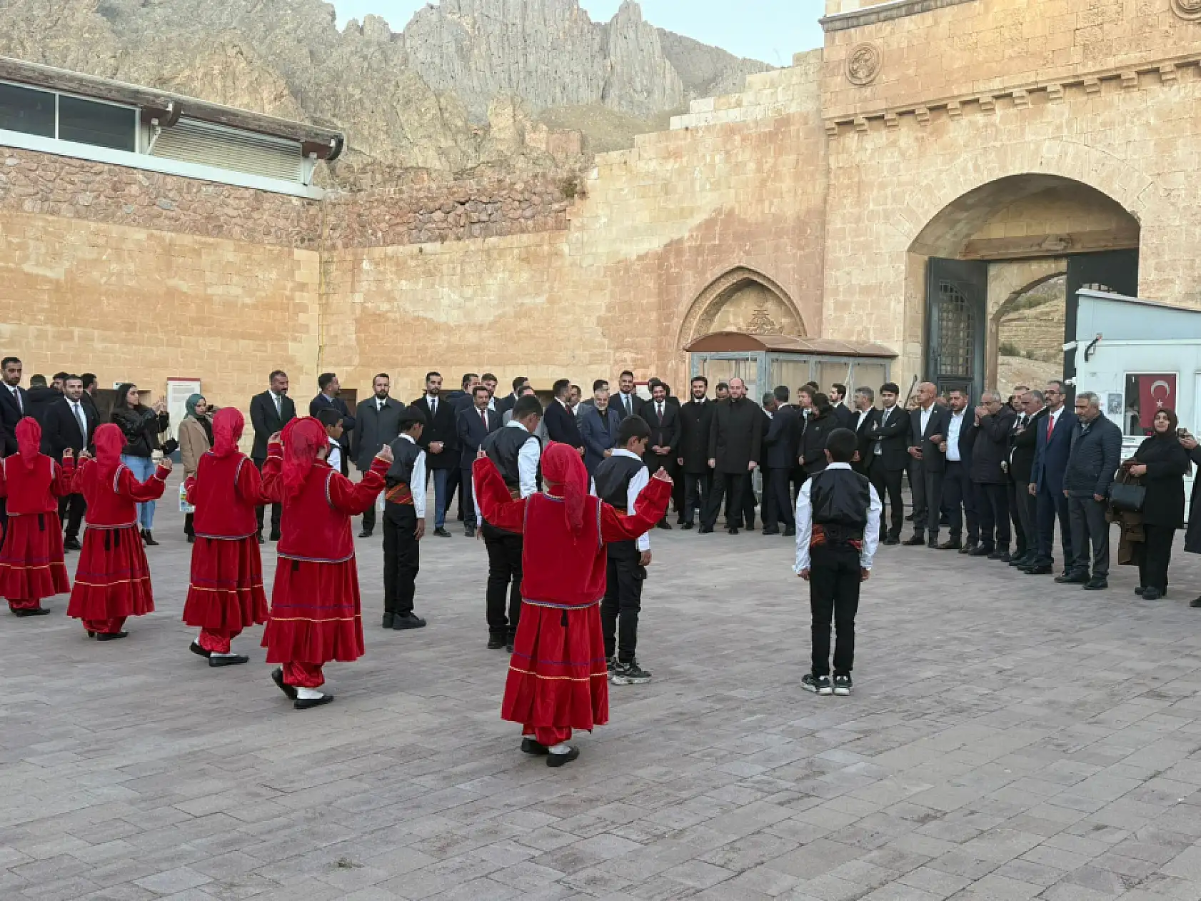 'Söz Gençlikte Ağrı', gençlik buluşmasına İshak Paşa Sarayı ev sahipliği yaptı