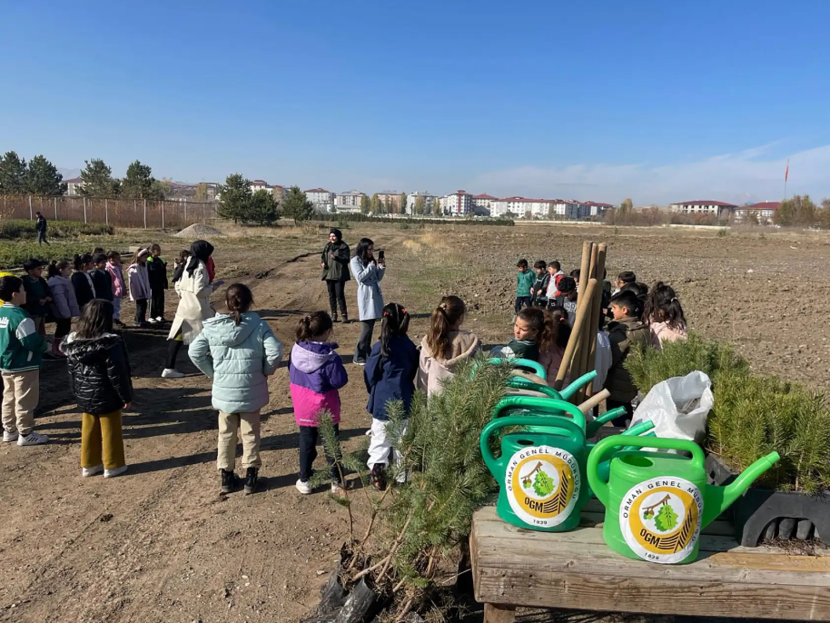 Ağrı Doğa Koleji öğrencileri fidan dikerek çevre sevgisini büyüttü