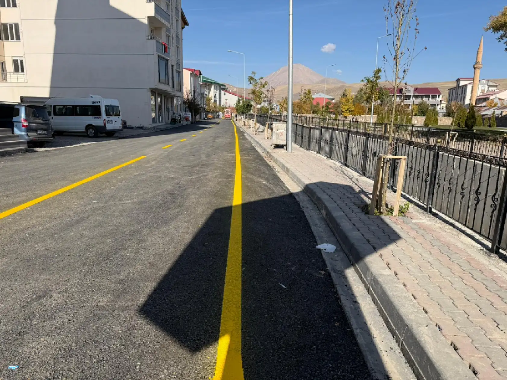 Eleşkirt'te yollar yenilendi, çizgiler çekildi