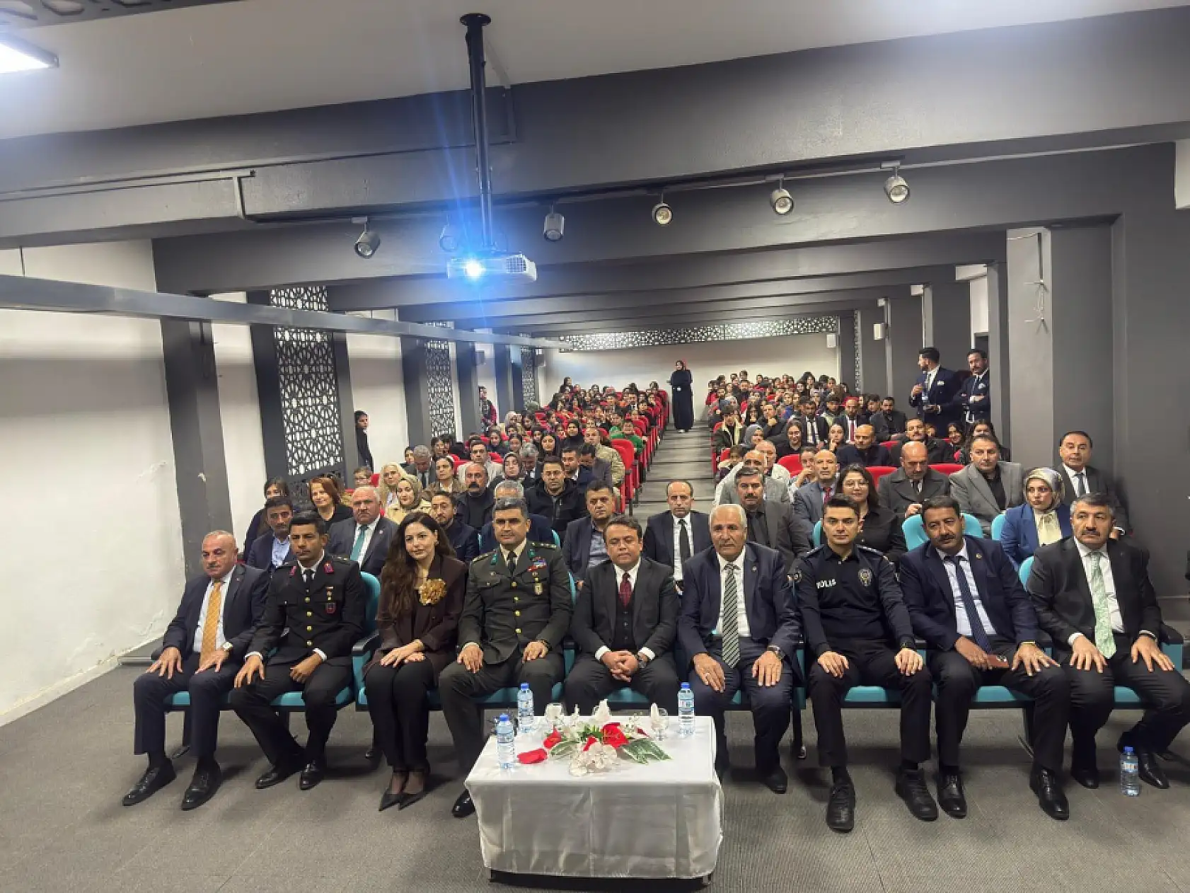 Eleşkirt'te 24 Kasım programı yoğun ilgiyle gerçekleşti