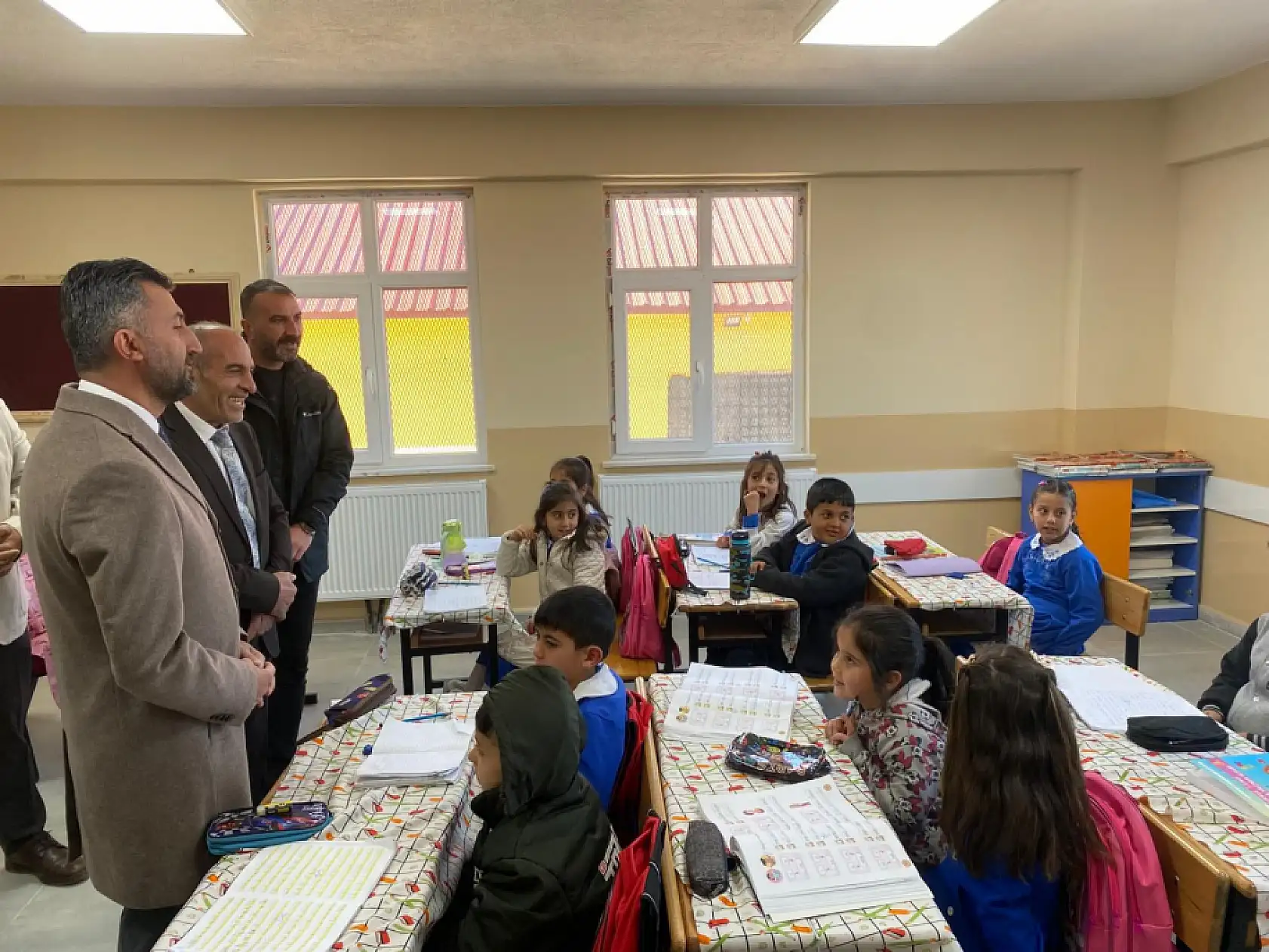 AK Parti Ağrı İl Başkanı Yıldız'dan 24 Kasım Öğretmenler Günü ziyareti