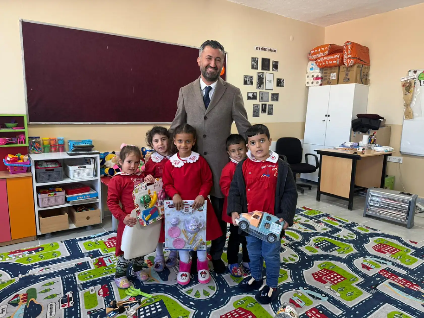 AK Parti Ağrı İl Başkanı Yıldız'dan 24 Kasım Öğretmenler Günü ziyareti