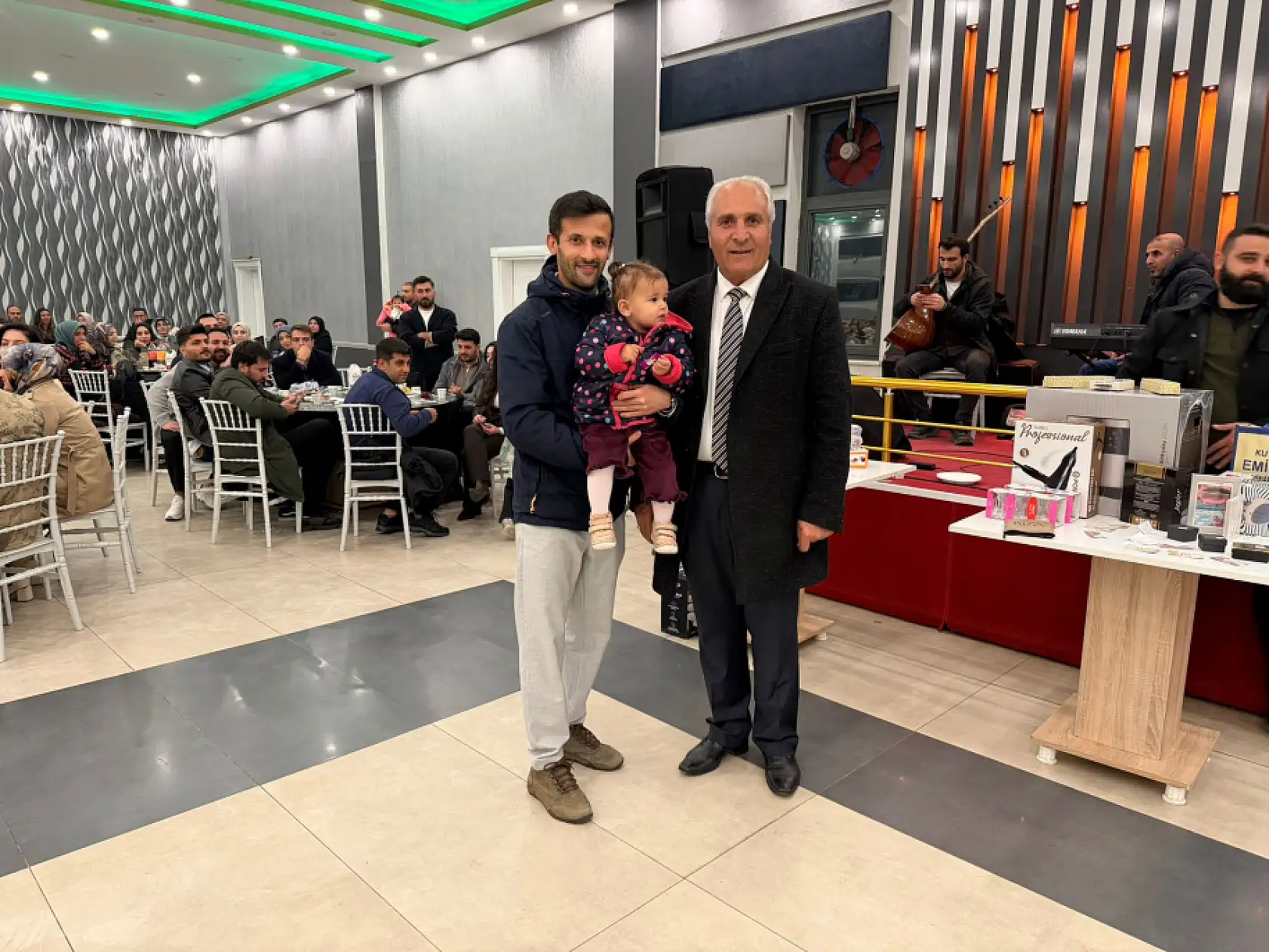 Eleşkirt'te Öğretmenler Günü renkli etkinliklerle geçti