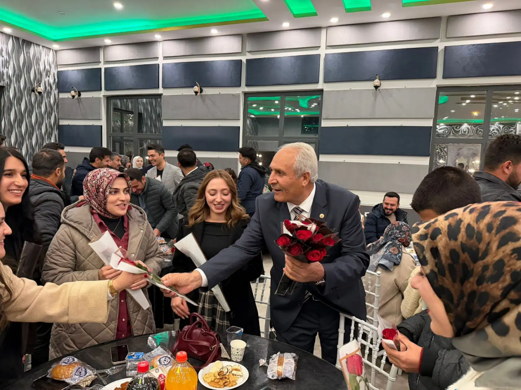 Eleşkirt'te Öğretmenler Günü renkli etkinliklerle geçti