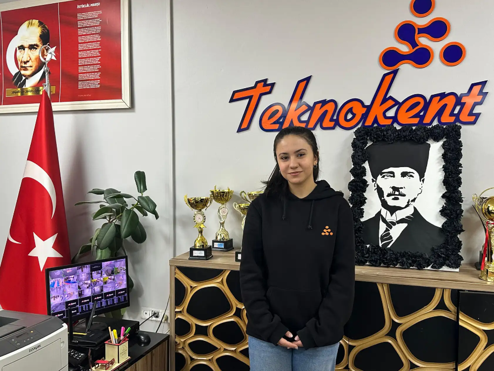 Teknokent Koleji öğrencileri işaret diliyle farkındalık oluşturdu