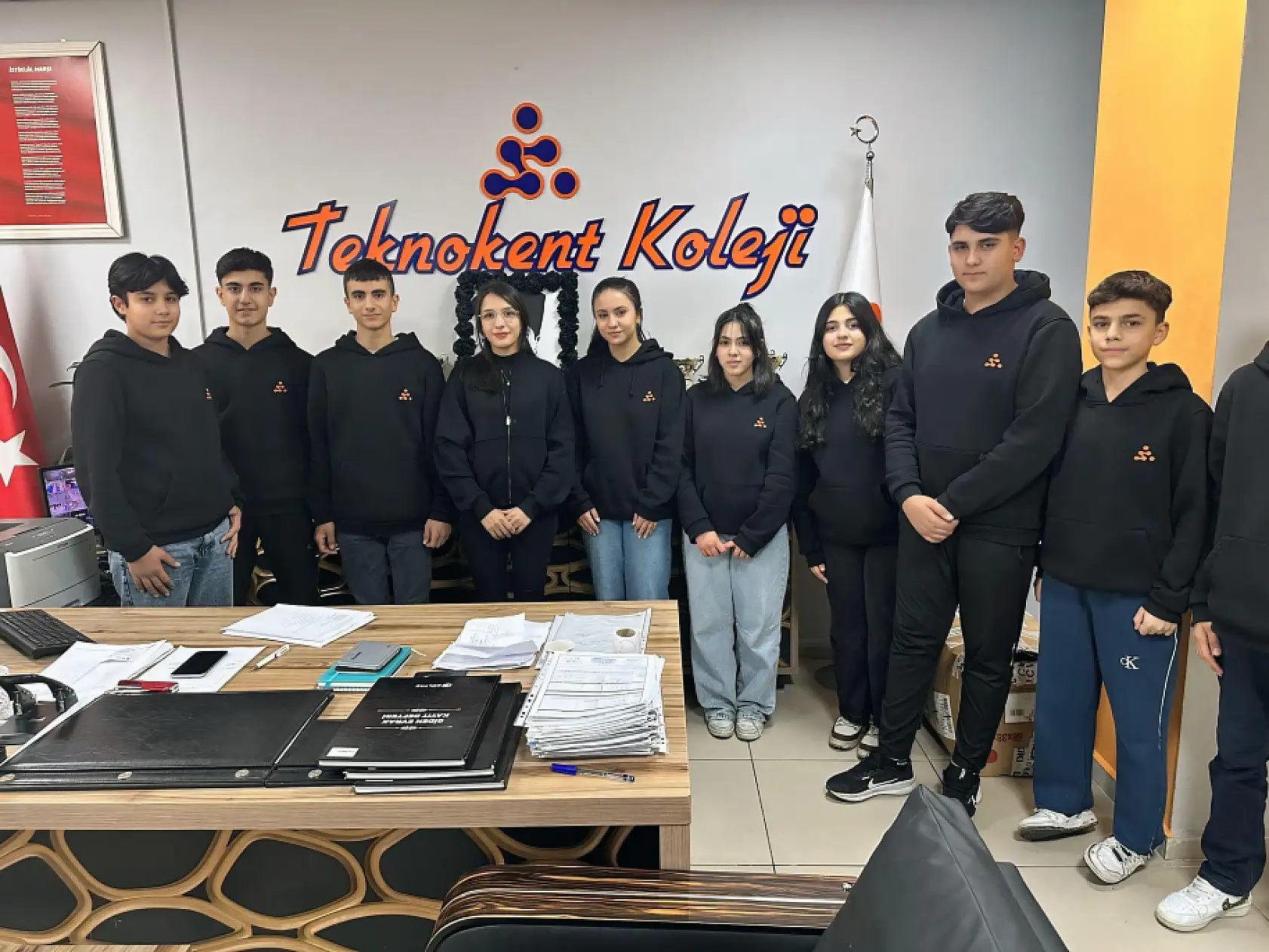 Teknokent Koleji öğrencileri işaret diliyle farkındalık oluşturdu