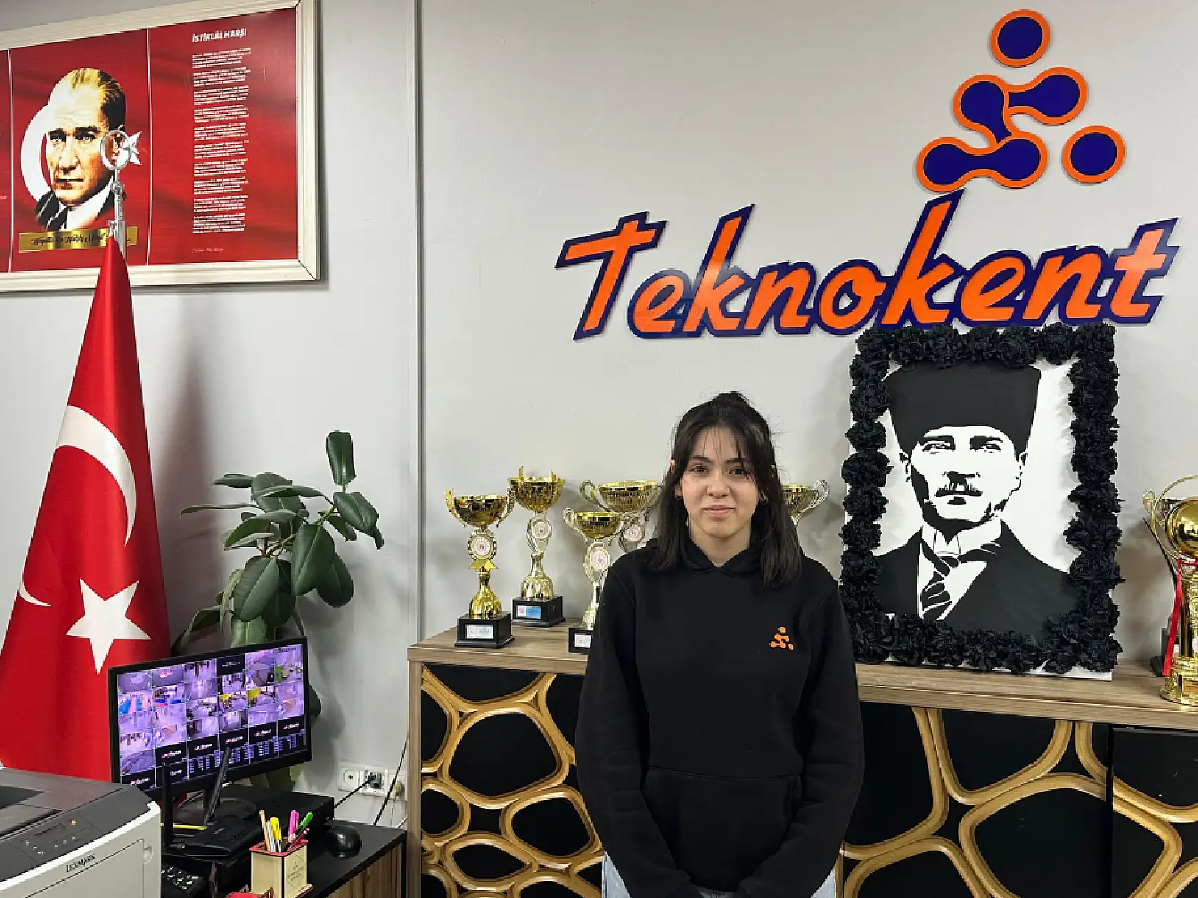 Teknokent Koleji öğrencileri işaret diliyle farkındalık oluşturdu