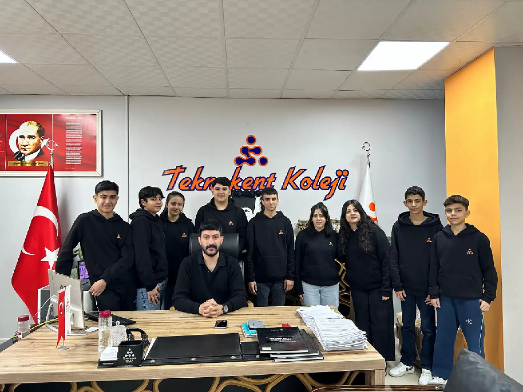 Teknokent Koleji öğrencileri işaret diliyle farkındalık oluşturdu