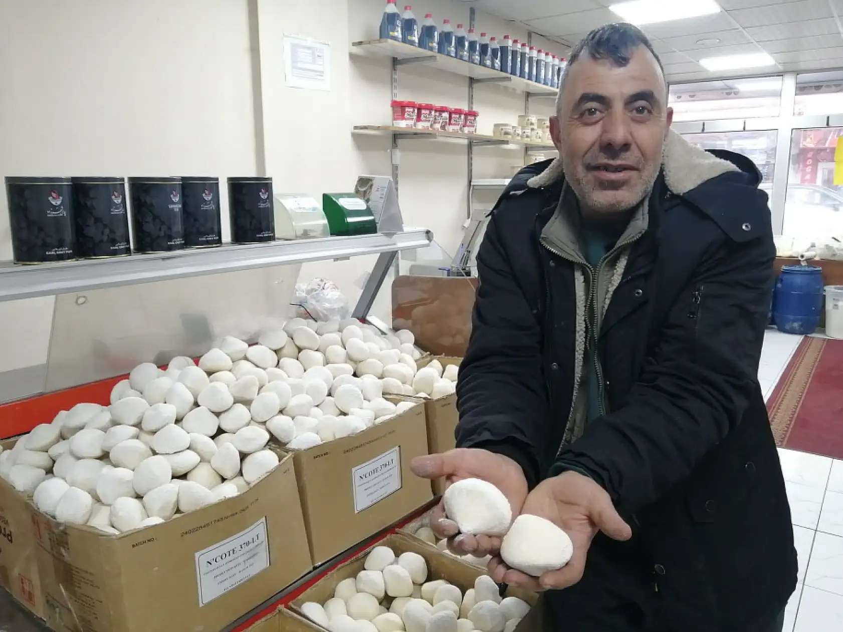 Ağrı'da kar yağmayınca hastalıklar arttı çözüm kurutta bulundu
