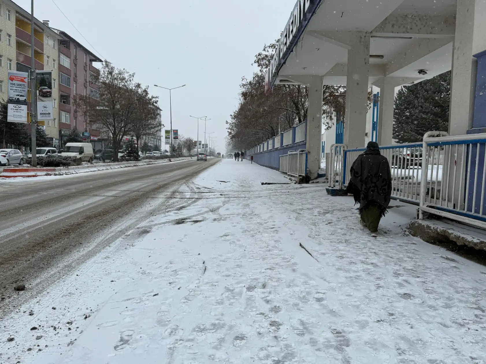 Ağrı'da kar kendini yeniden gösterdi