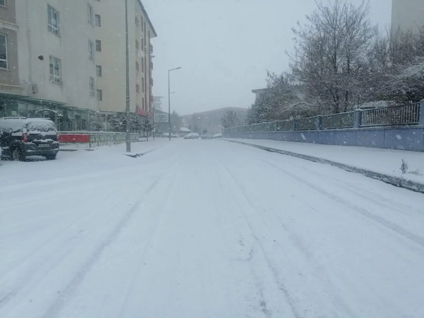 Ağrı güne beyaz örtü ile uyandı