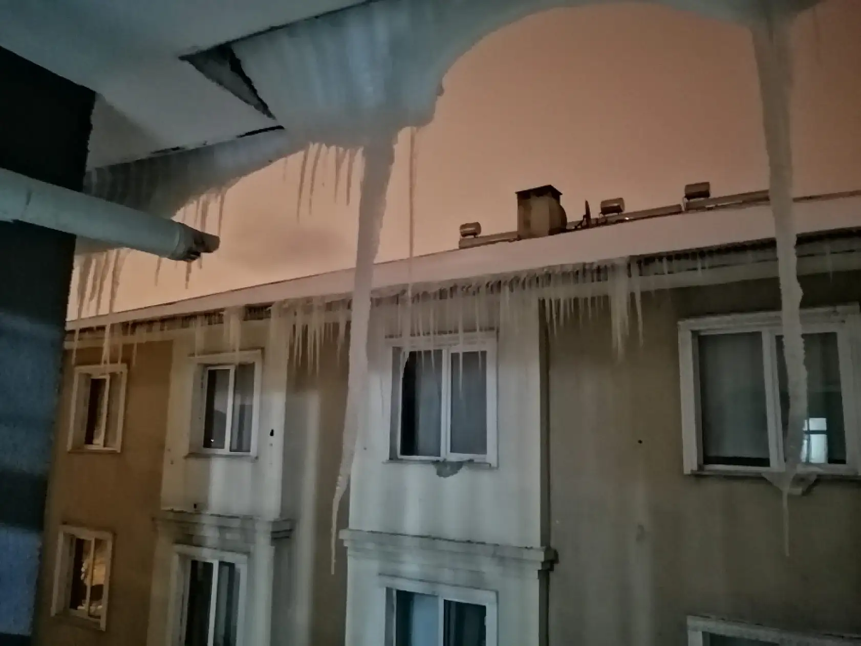Ağrı'da soğuk şehri esir aldı
