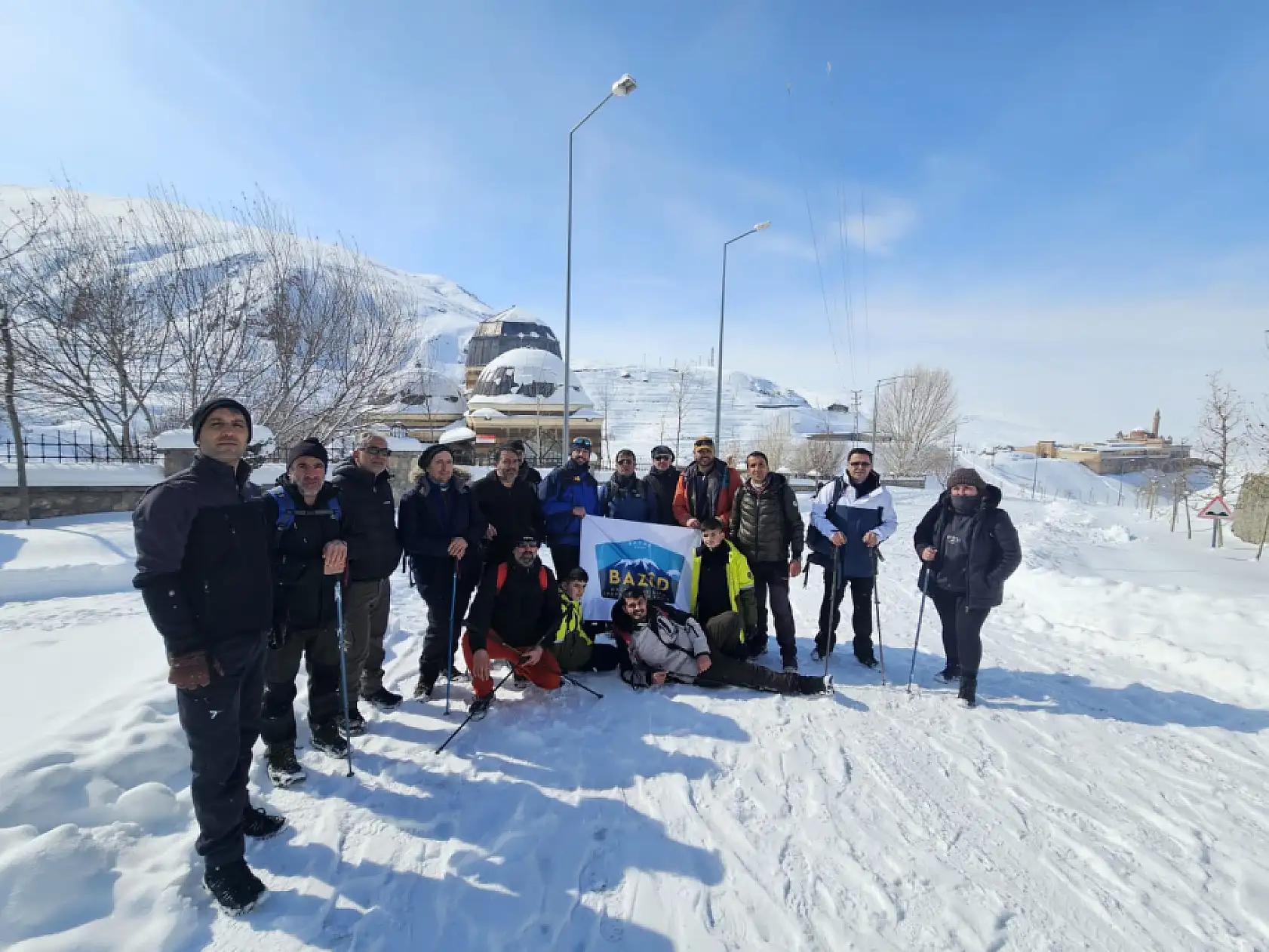 Doğubayazıt'ta doğa yürüyüşü halayla sonlandı