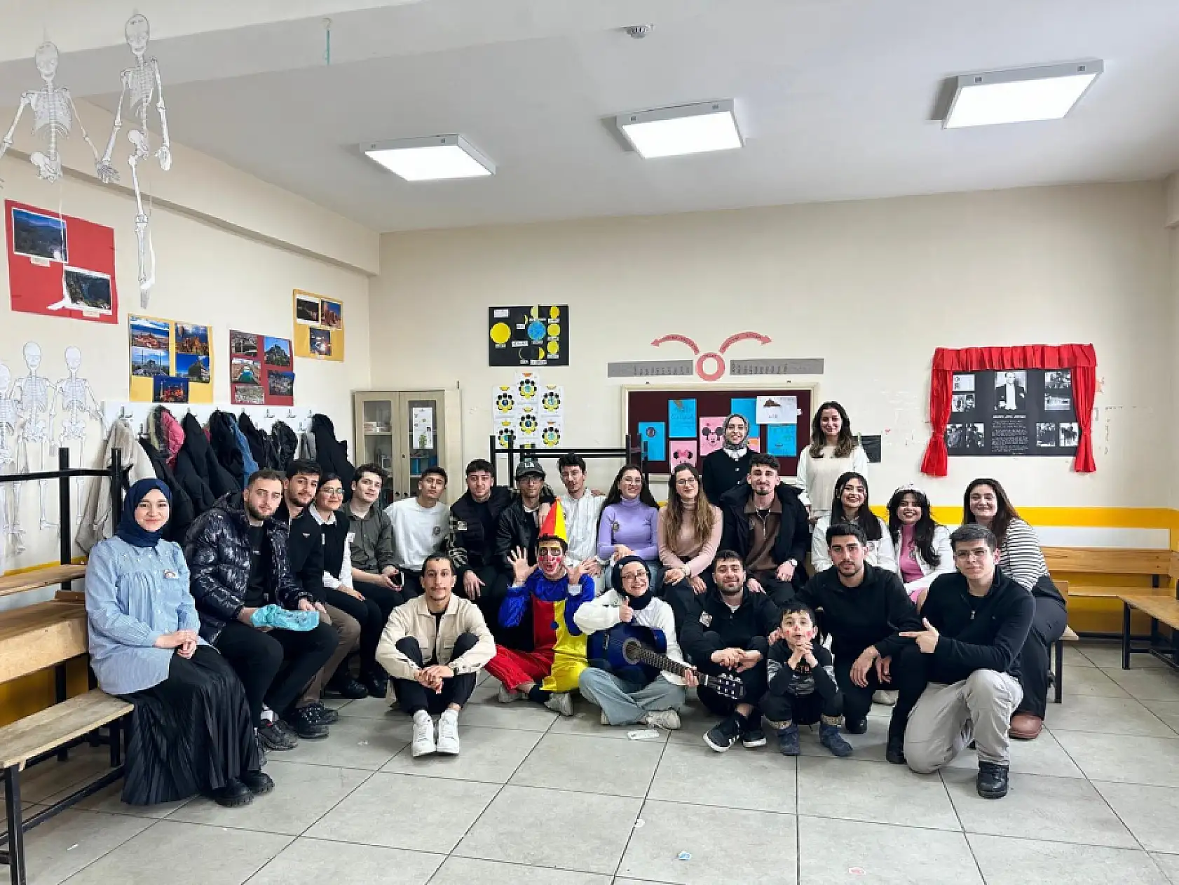 AİÇÜ Mem û Zîn'in Sahnesi Tiyatro Kulübü, miniklere tiyatro ile hijyenin önemini anlattı