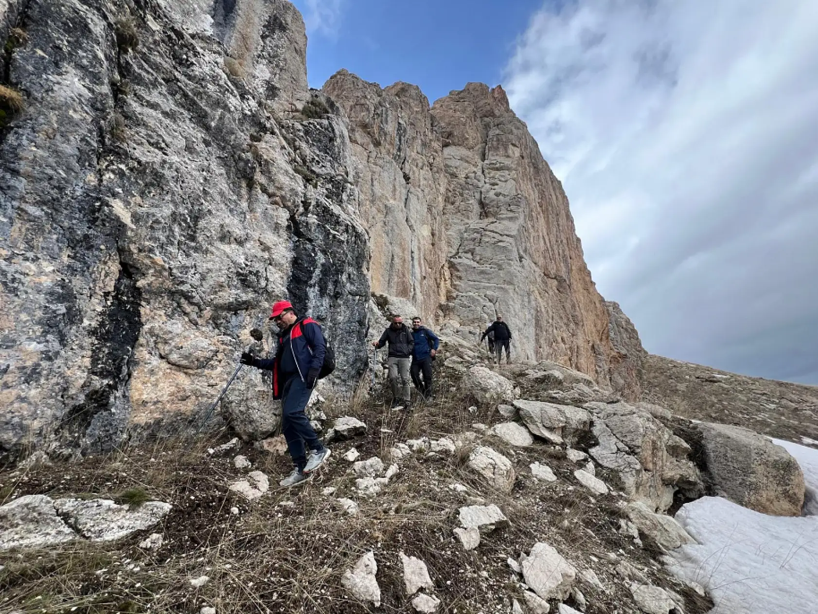 Bazid Dağcılık'tan İshak Paşa Sarayı'nın silueti eşliğinde doğa yürüyüşü