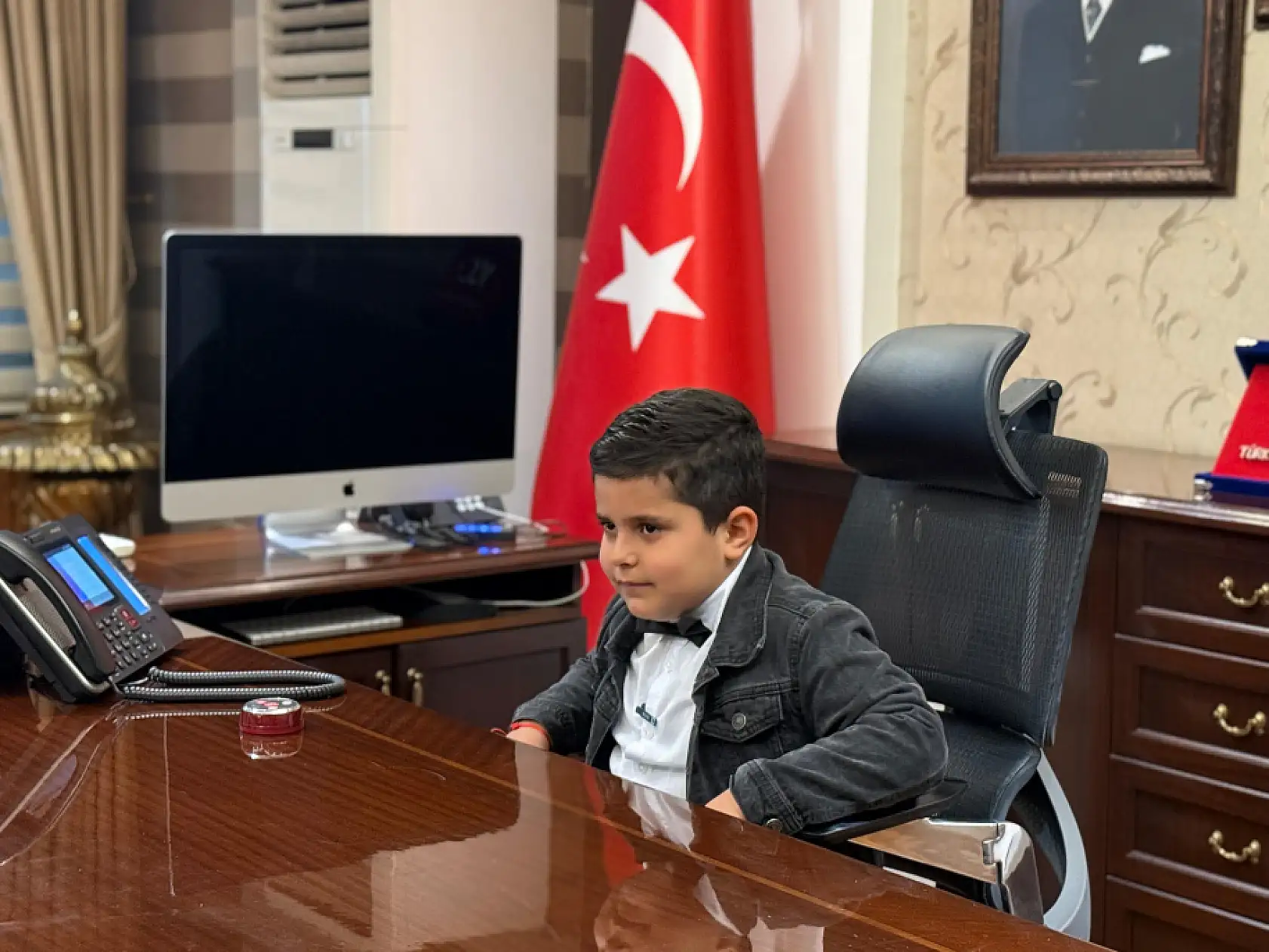 Minik Yiğit Ağrı'nın valisi oldu ilk talimatını verdi