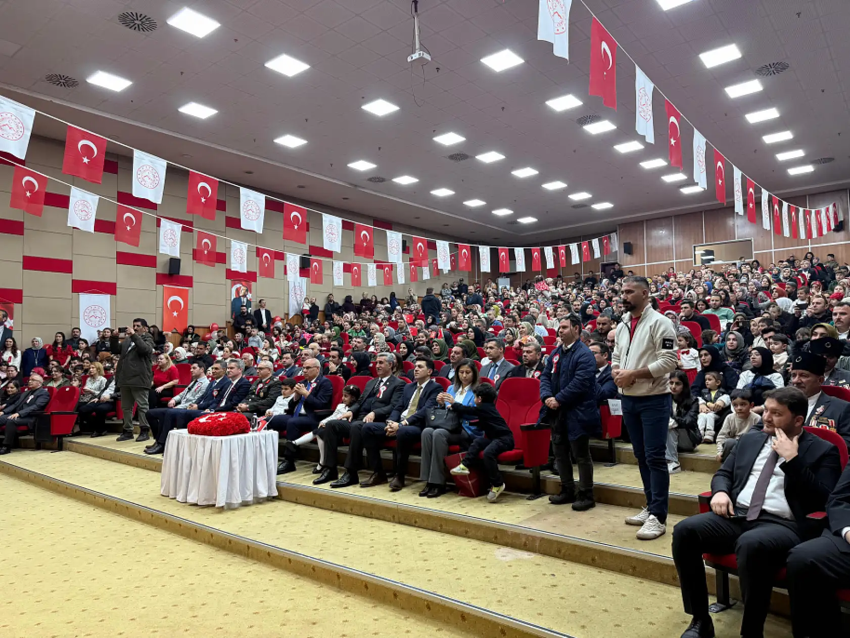 Geleceğin teminatı çocuklar Ağrı'da 23 Nisan'ı kutladı