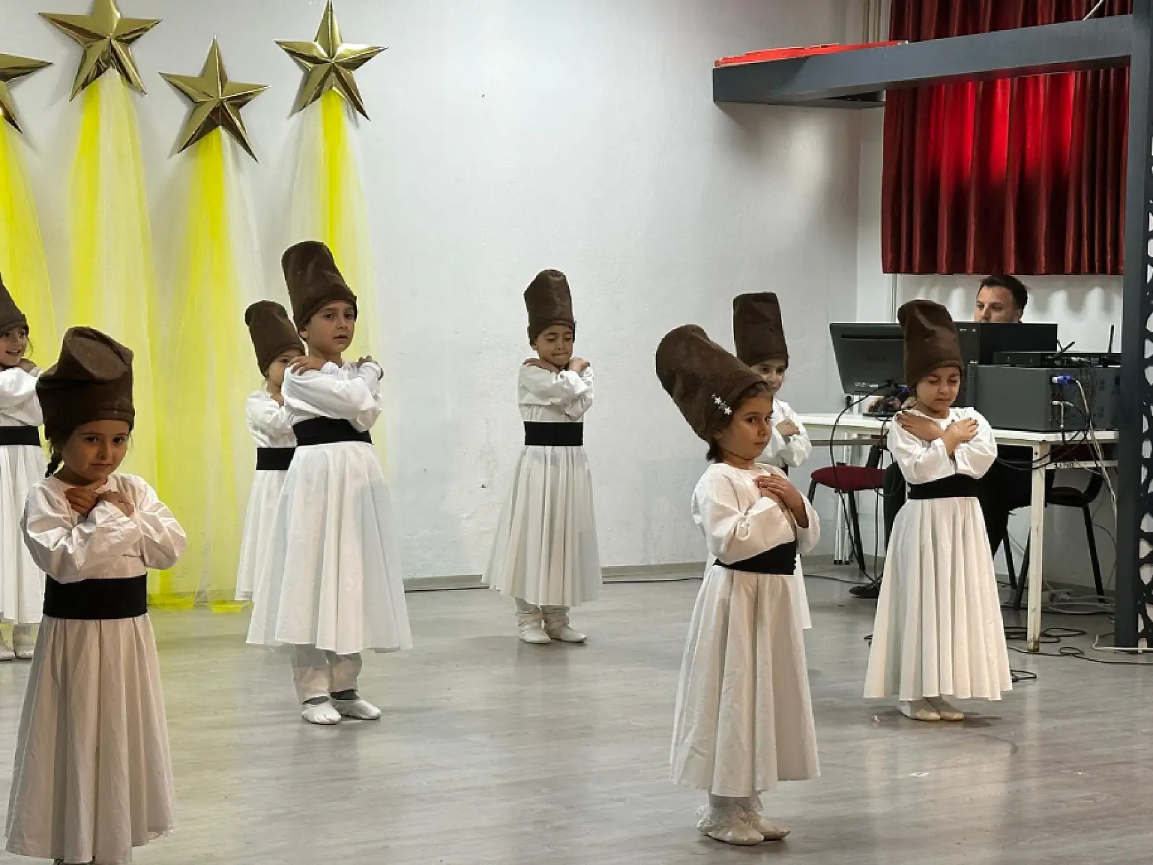 Eleşkirt'te minik öğrenciler Kur'an Kursu'ndan mezun olma sevinci yaşadı