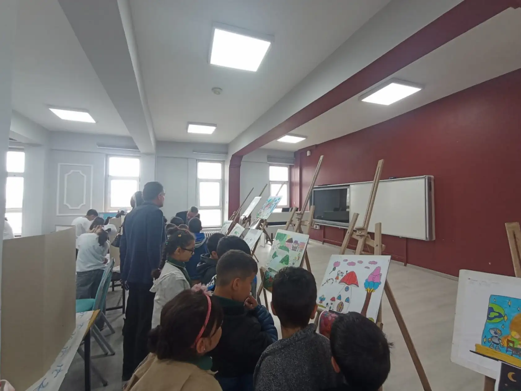 Ağrı Doğa Koleji'nin öğrencileri TÜBİTAK 4006 bilim fuarında projeleri inceledi