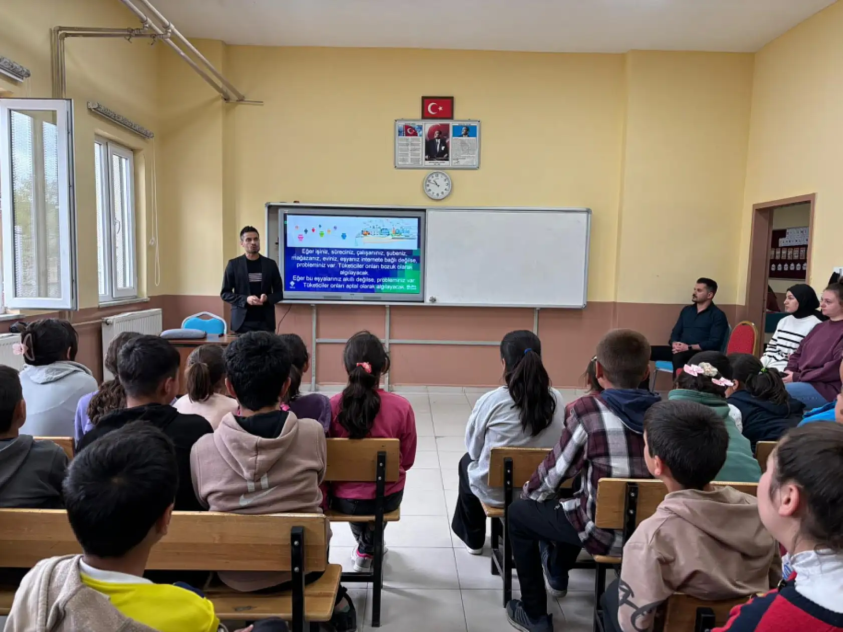 Yapay zeka söyleşileri Patnos'ta öğrencileri bilimle buluşturdu