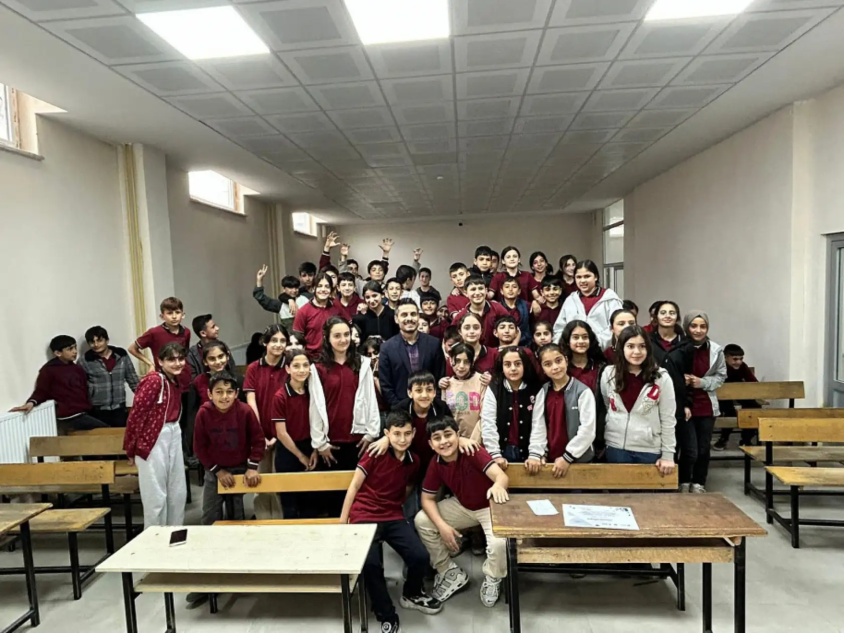 Yapay zeka söyleşileri Patnos'ta öğrencileri bilimle buluşturdu