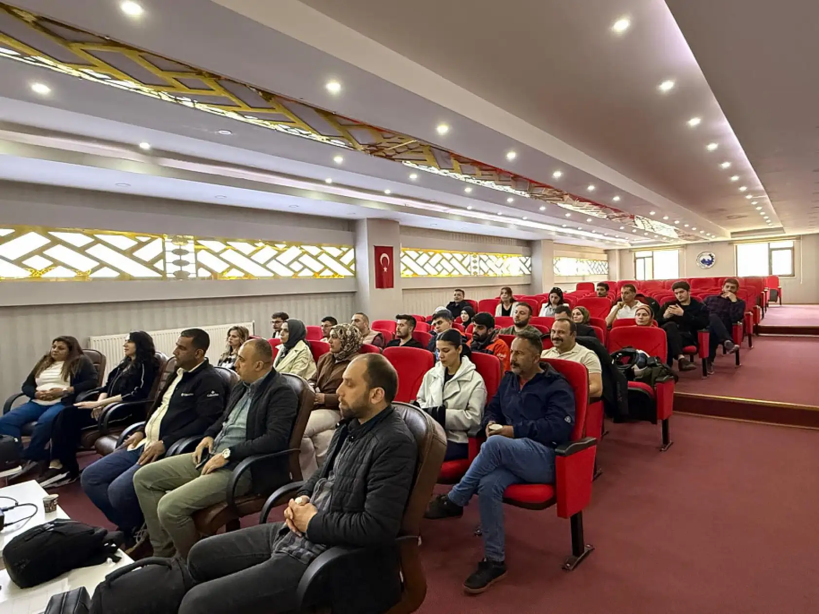 Ağrı'da objektifler açıldı fotoğrafçılık eğitimi başladı