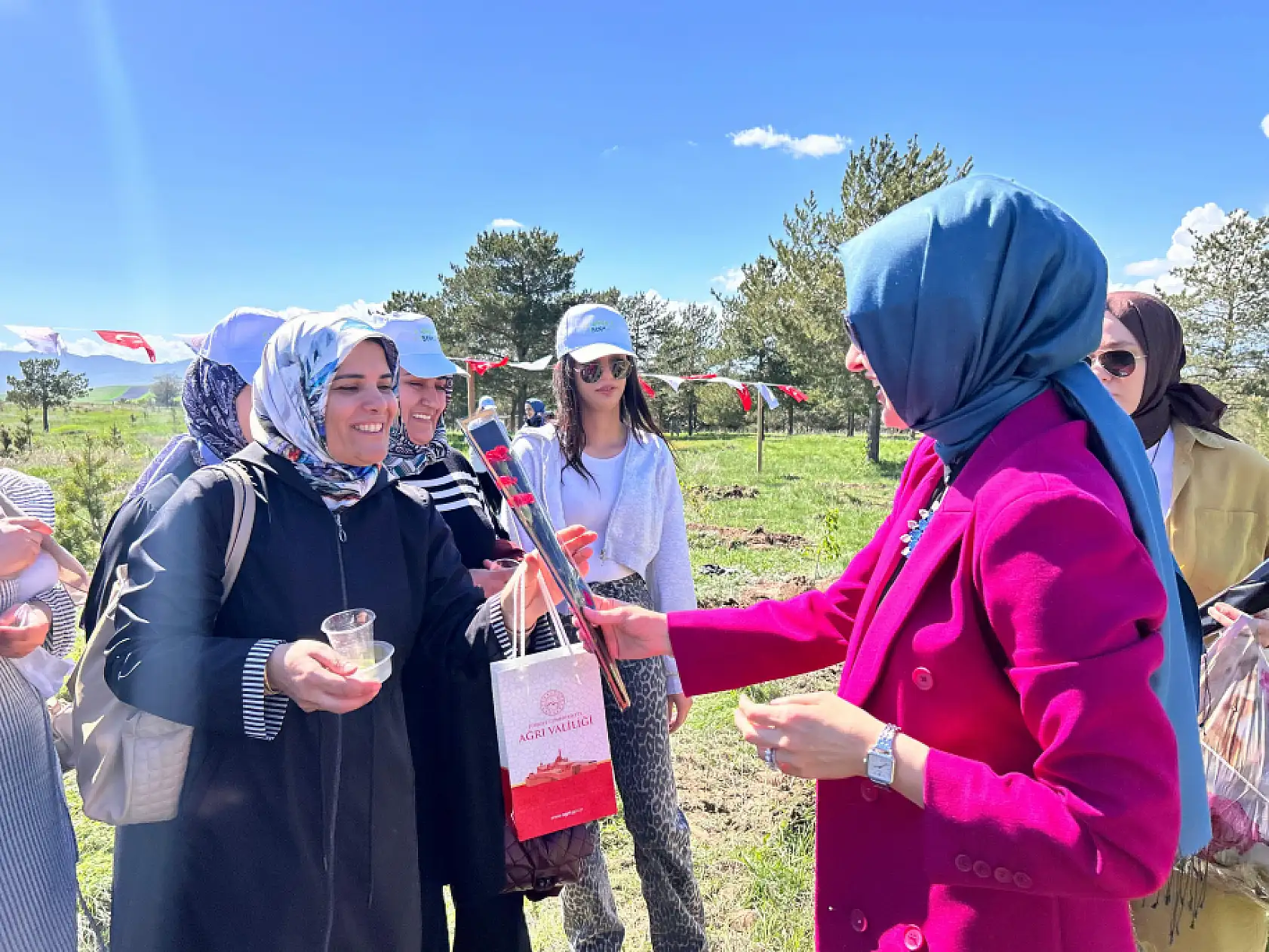 Ağrı'da annelerin sevgisi toprakla buluştu 'Anne Akademisi Hatıra Ormanı' kuruldu