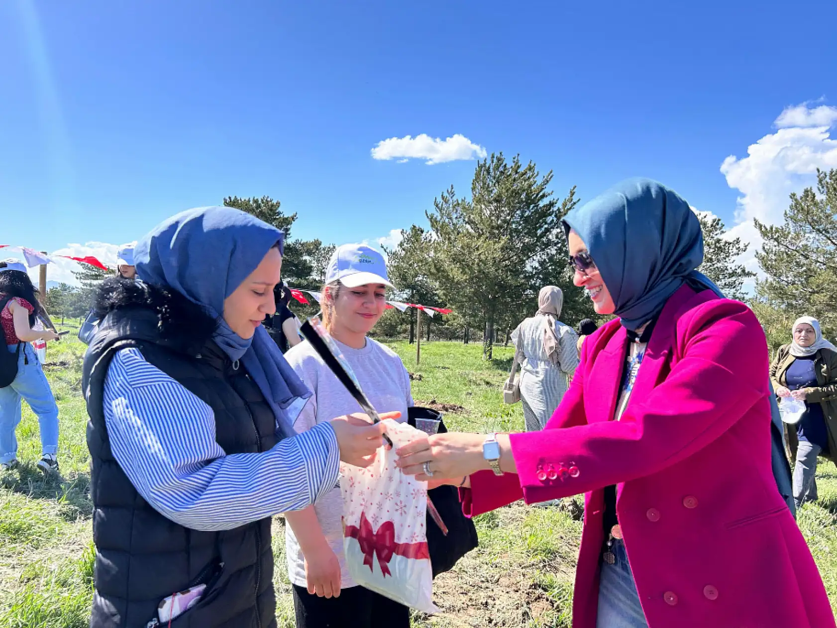 Ağrı'da annelerin sevgisi toprakla buluştu 'Anne Akademisi Hatıra Ormanı' kuruldu