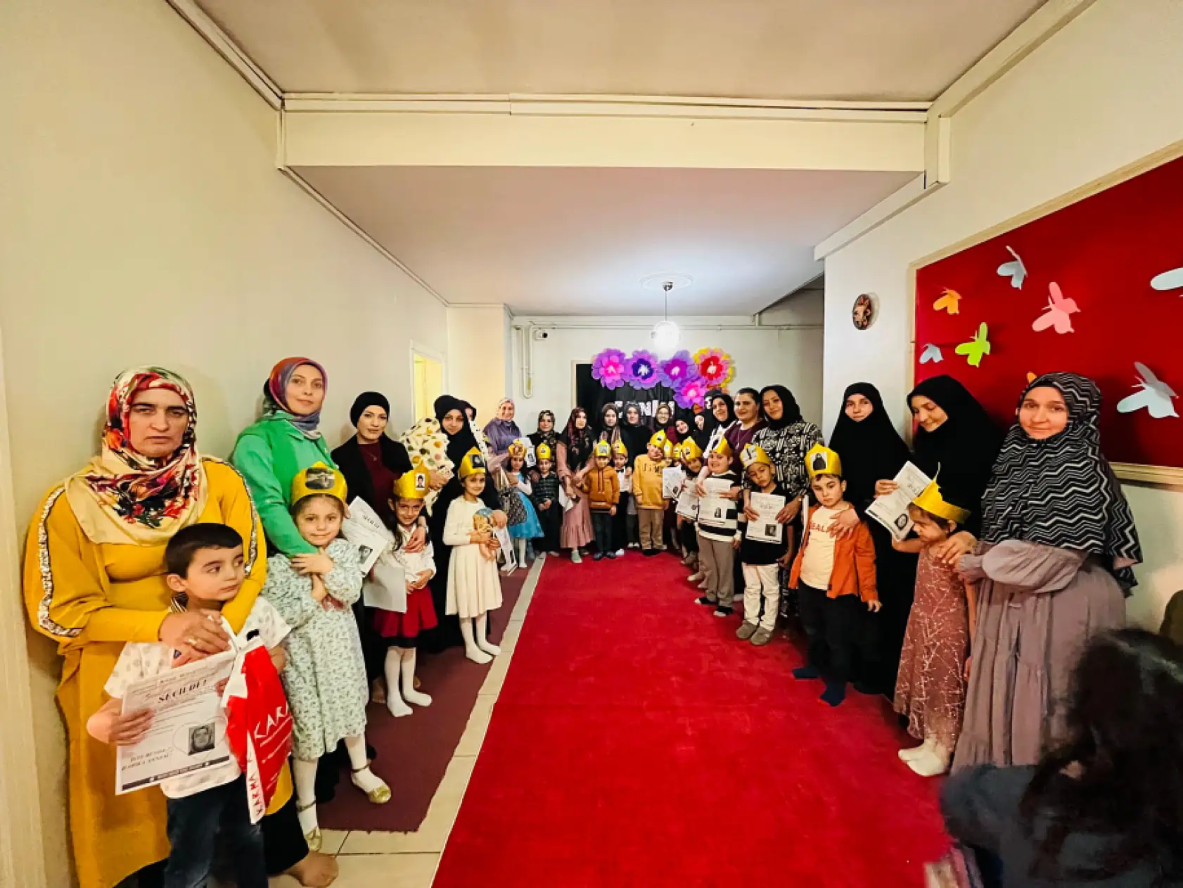 Doğubayazıt Aile Destek Merkezi anneler günü için özel program düzenledi